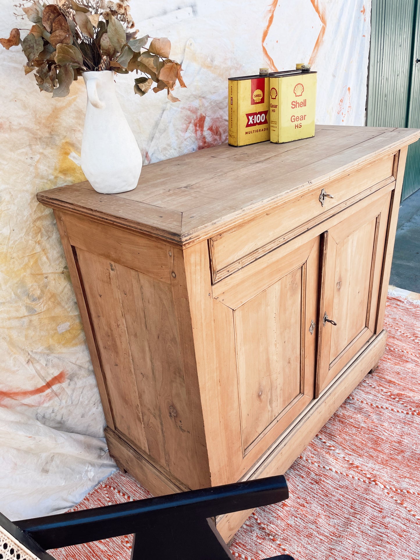 Buffet vintage et classique en bois brut