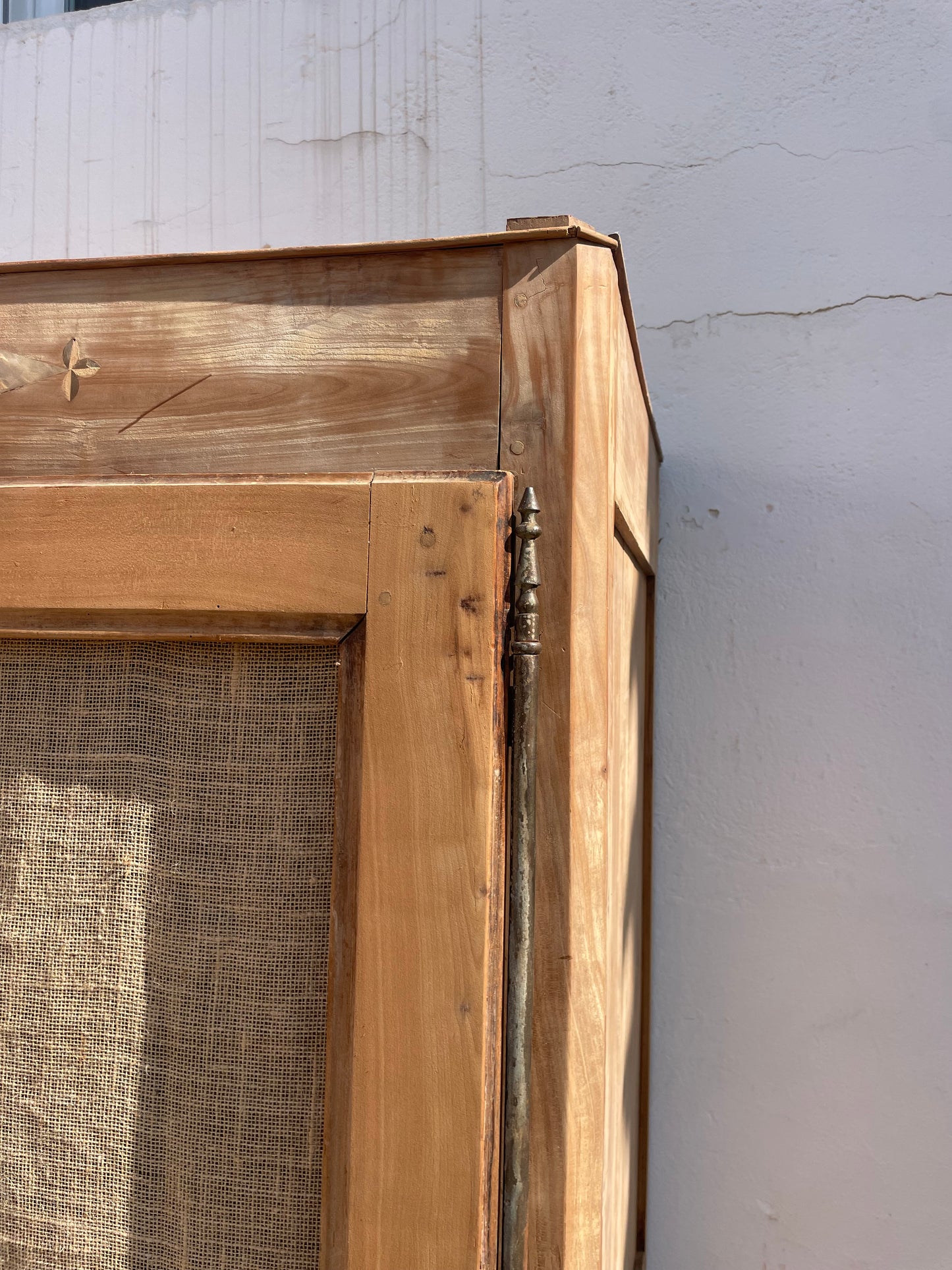 Grande armoire ancienne bois & toile de jute