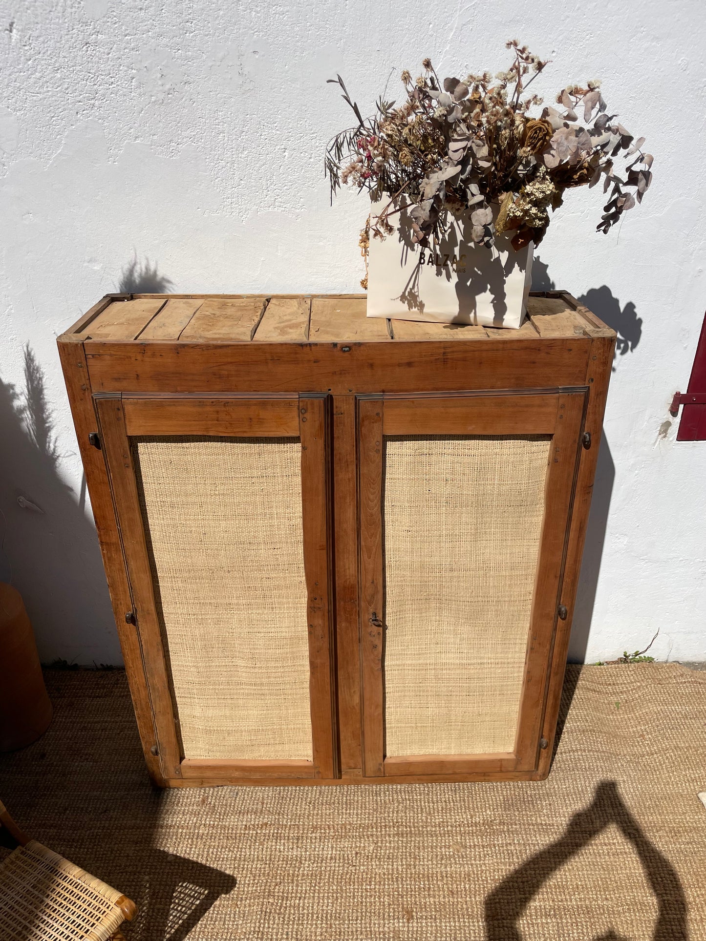 Buffet / Armoire vintage bois brut et raphia