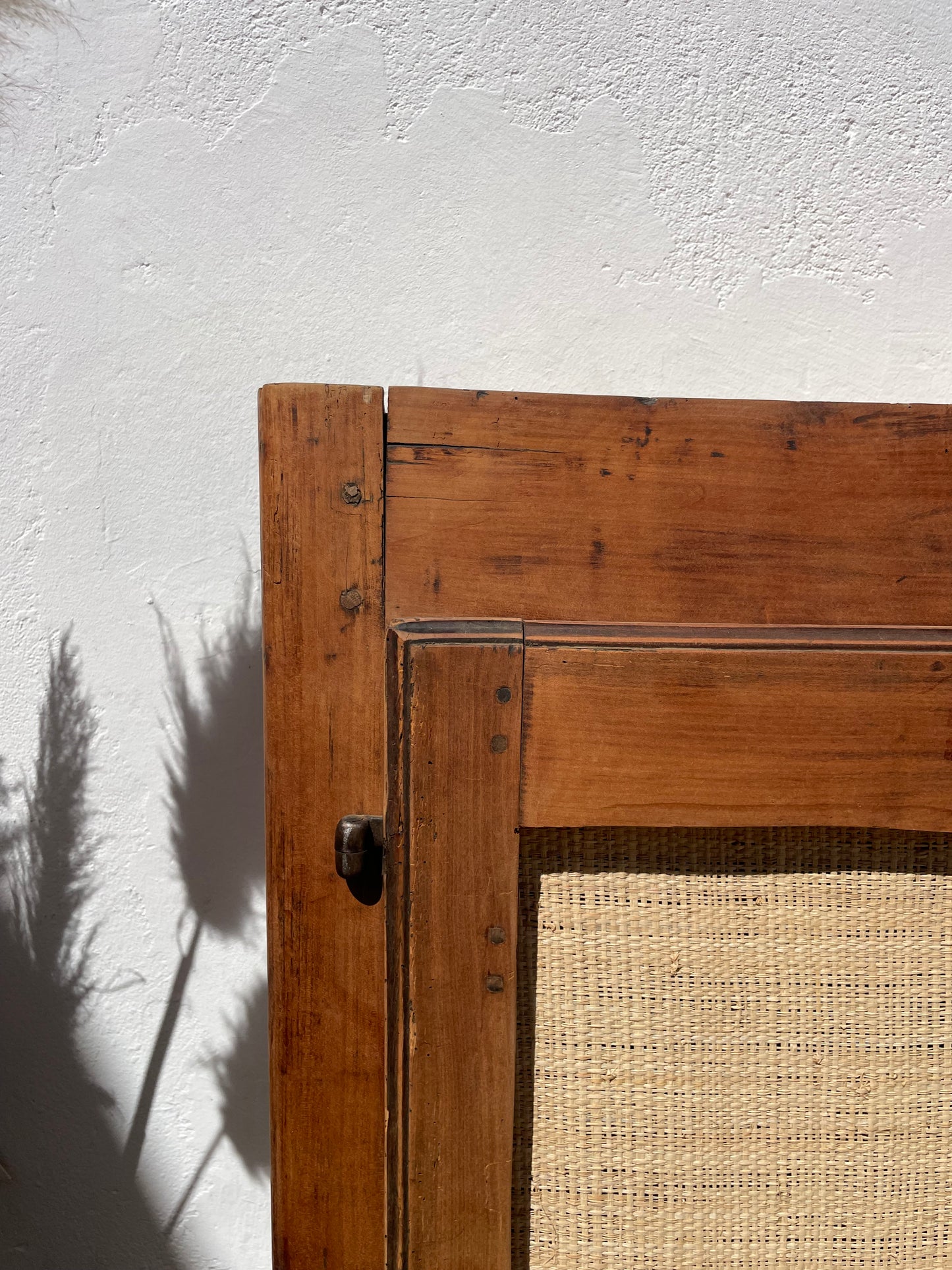 Buffet / Armoire vintage bois brut et raphia