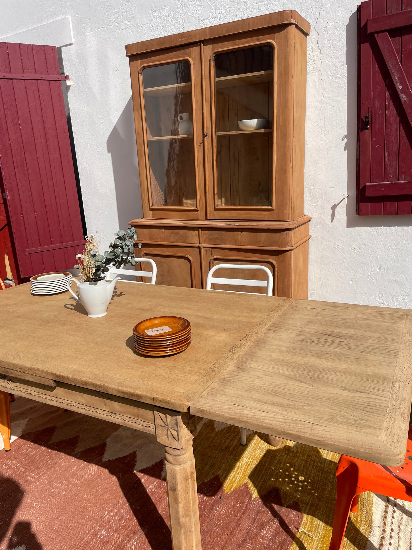 Grande table de ferme ancienne en bois massif – rallonges intégrées – pièce unique