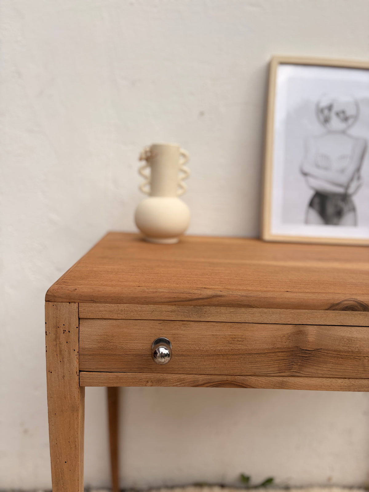 Petit bureau vintage en bois massif – tiroir & poignées chromées – 80 cm