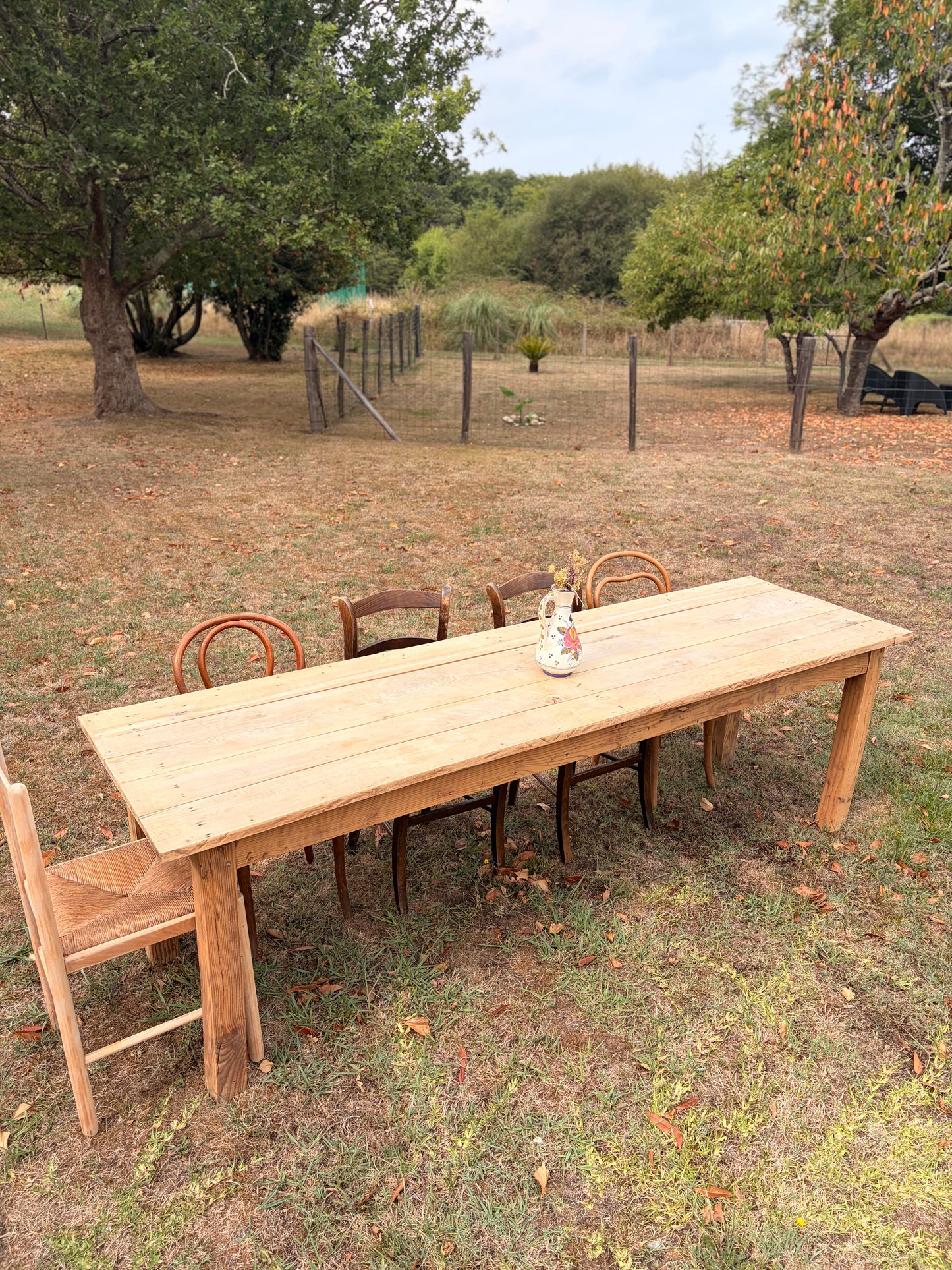 Grande table de ferme ancienne en bois massif 250 cm | Table de restaurant vintage – Pépiterie