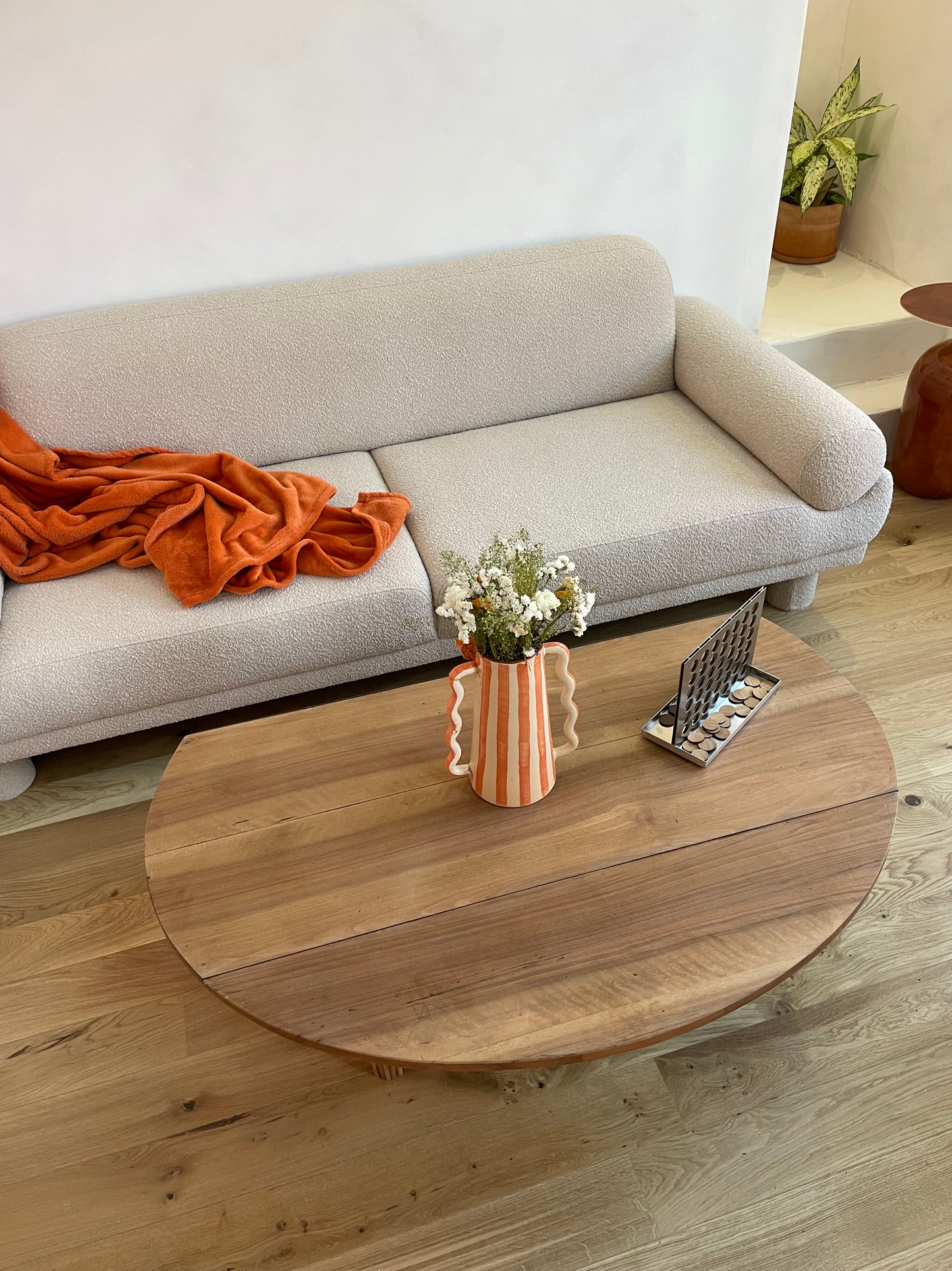 Table basse vintage ovale en bois massif – plateau rabattable
