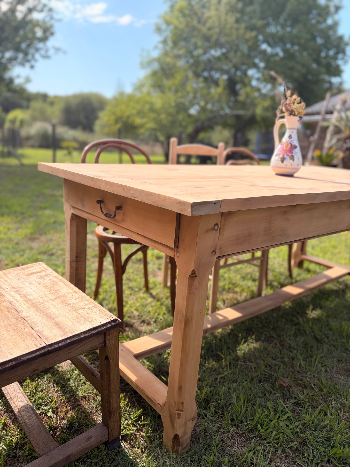 Table de ferme vintage en bois massif – 200 cm – 2 grands tiroirs