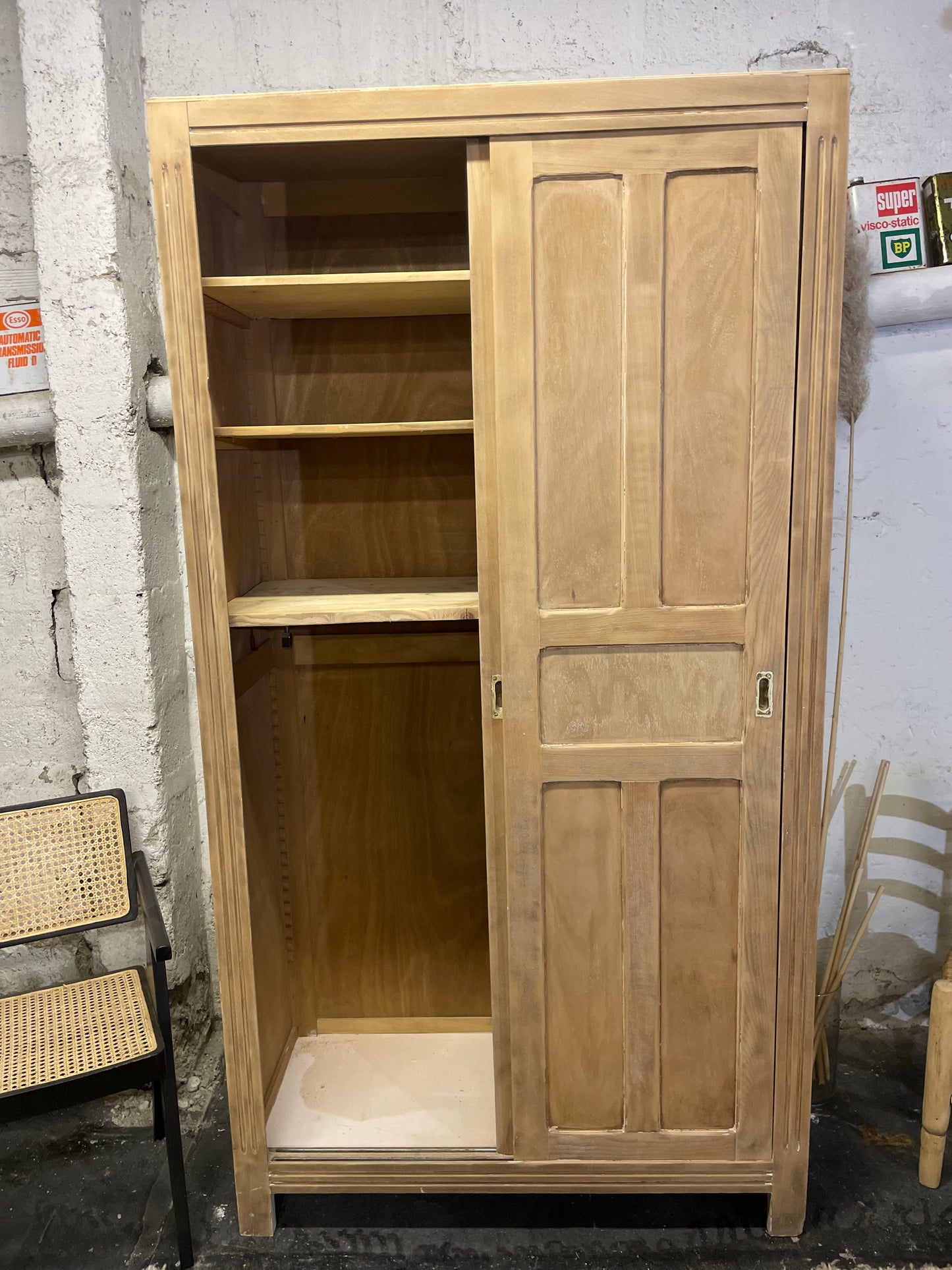 Armoire parisienne vintage en bois — années 50