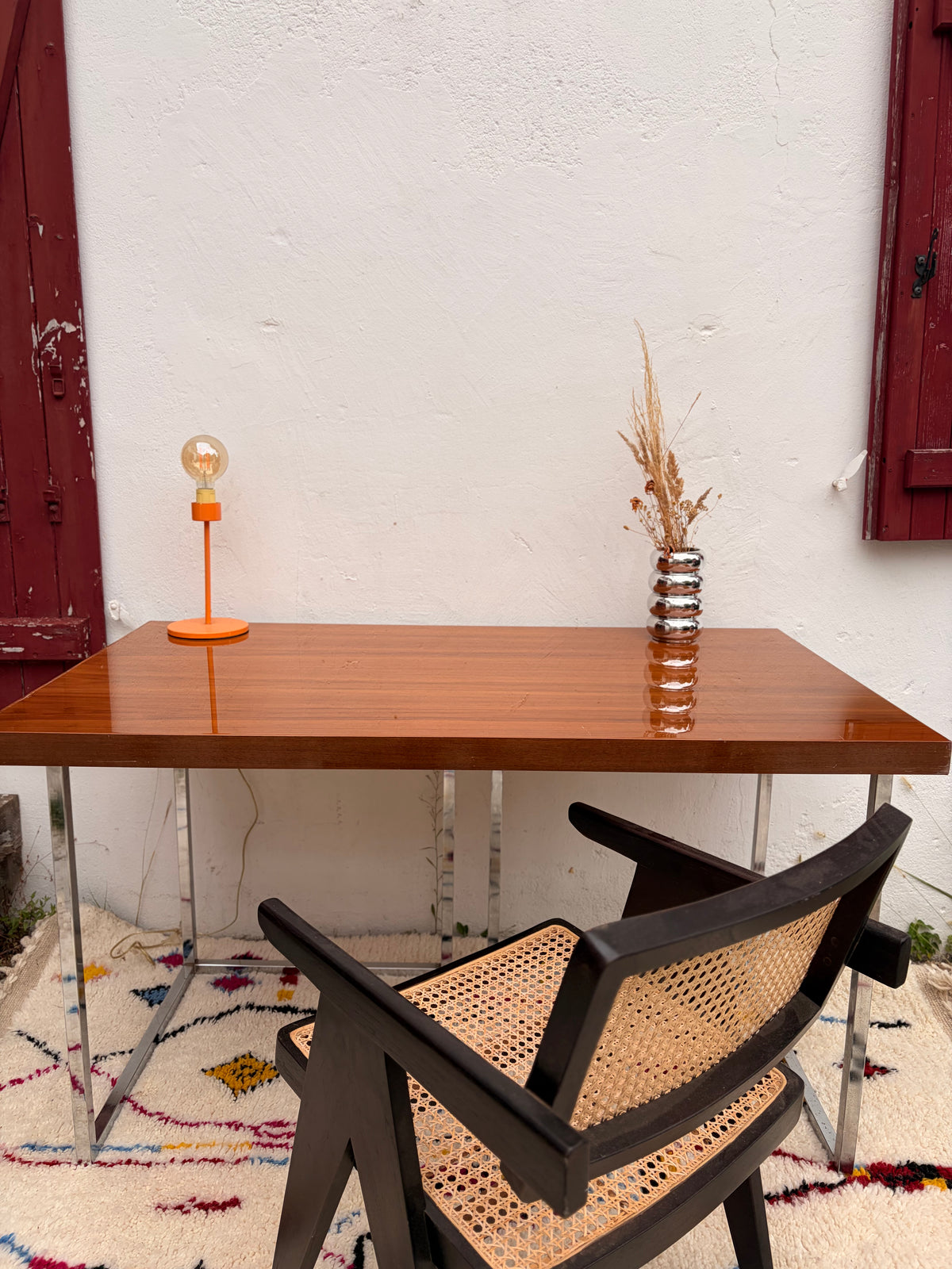 Bureau vintage Habitat années 80 en bois verni & chrome – 141 cm