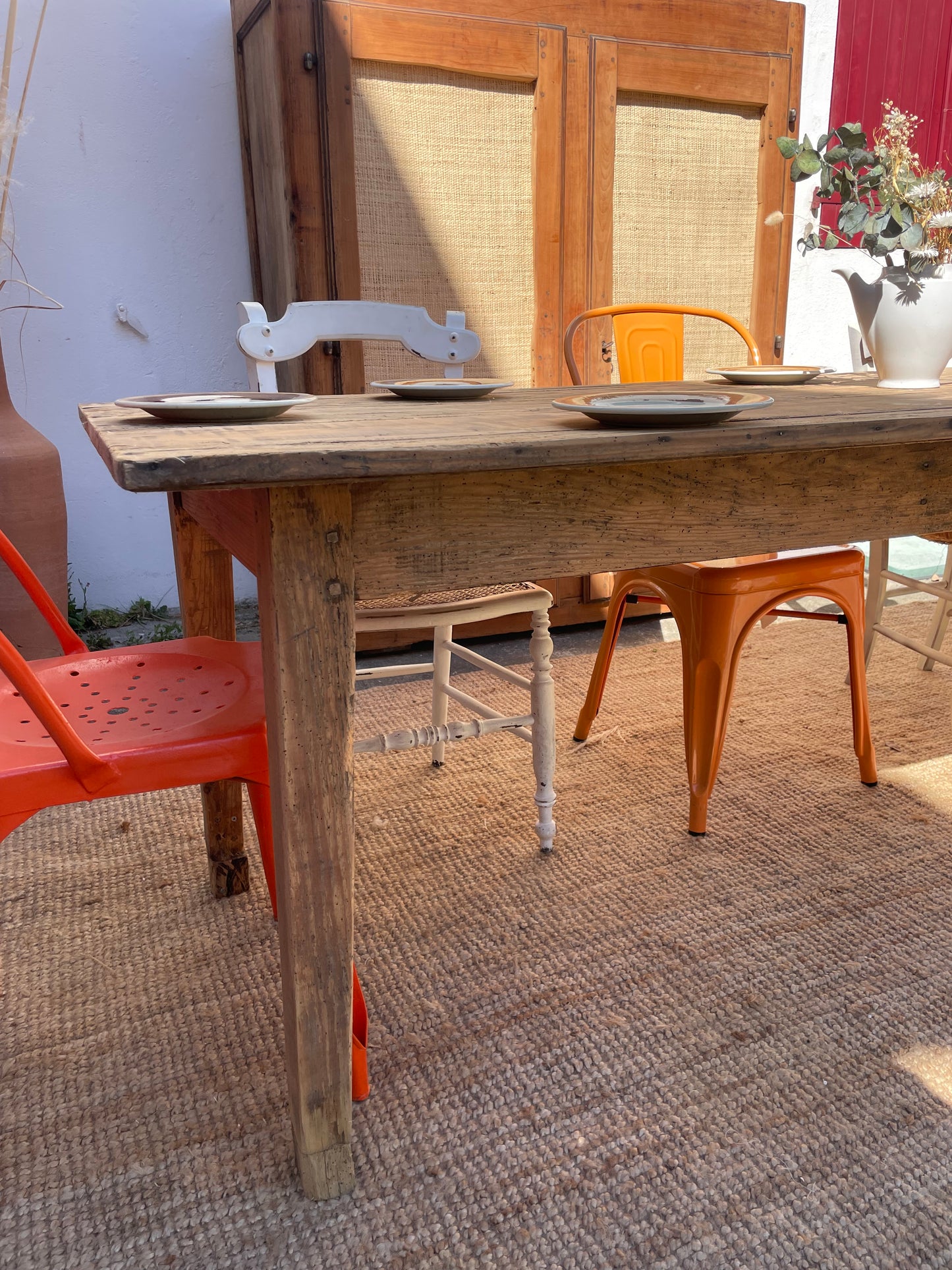 Table de Ferme Basque — L’Âme des Grandes Tablées
Pin des Landes · Fin XIXe siècle · 230 × 75 × 75 cm