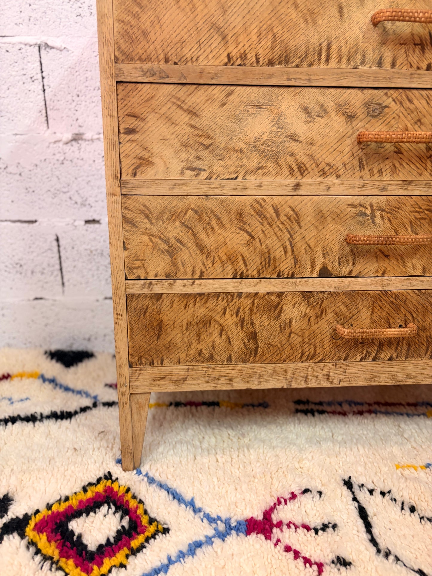 Commode vintage chêne 4 tiroirs, patine Léopard