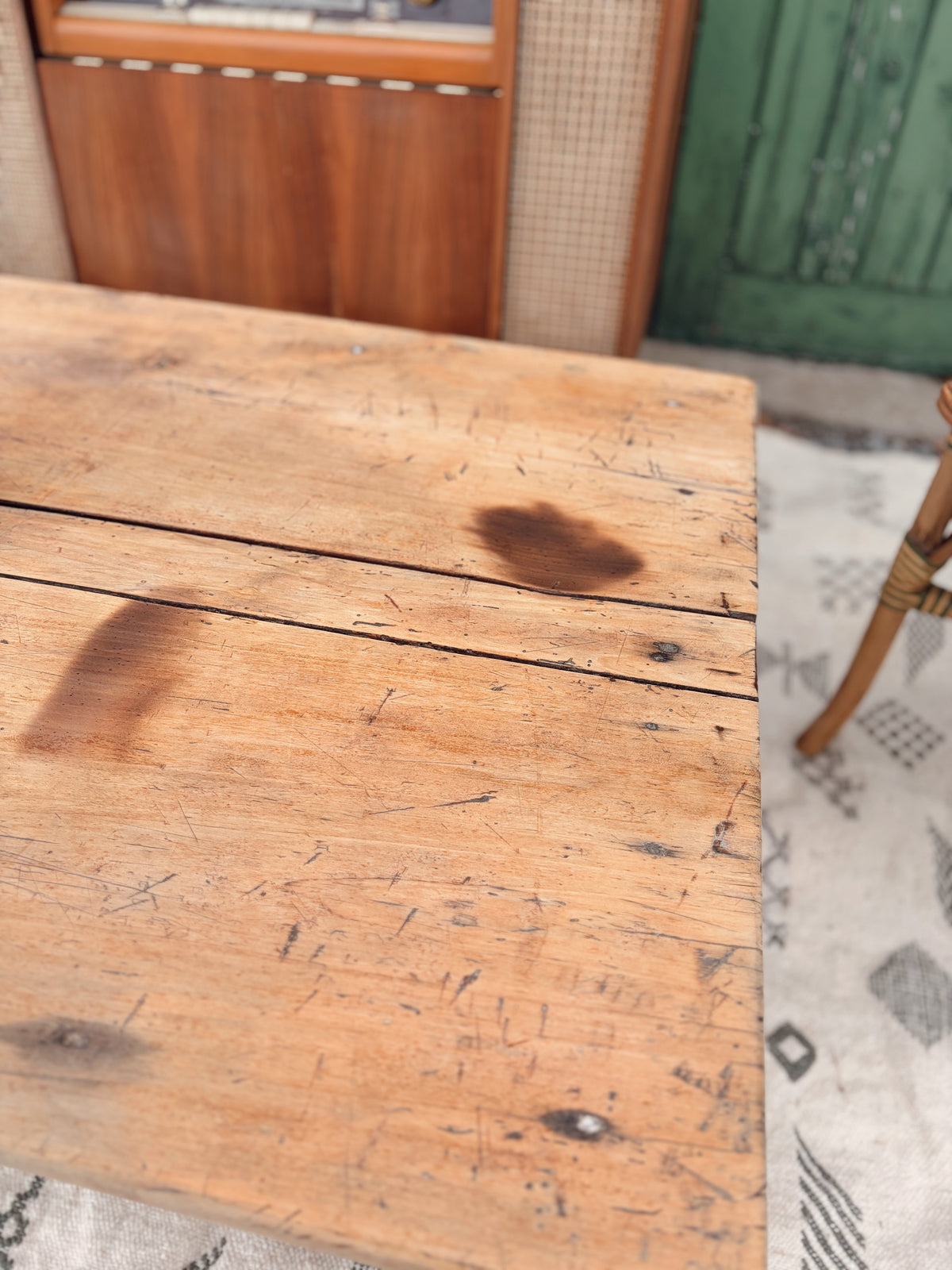 Table basse de ferme ancienne en bois décapé – 115 cm
