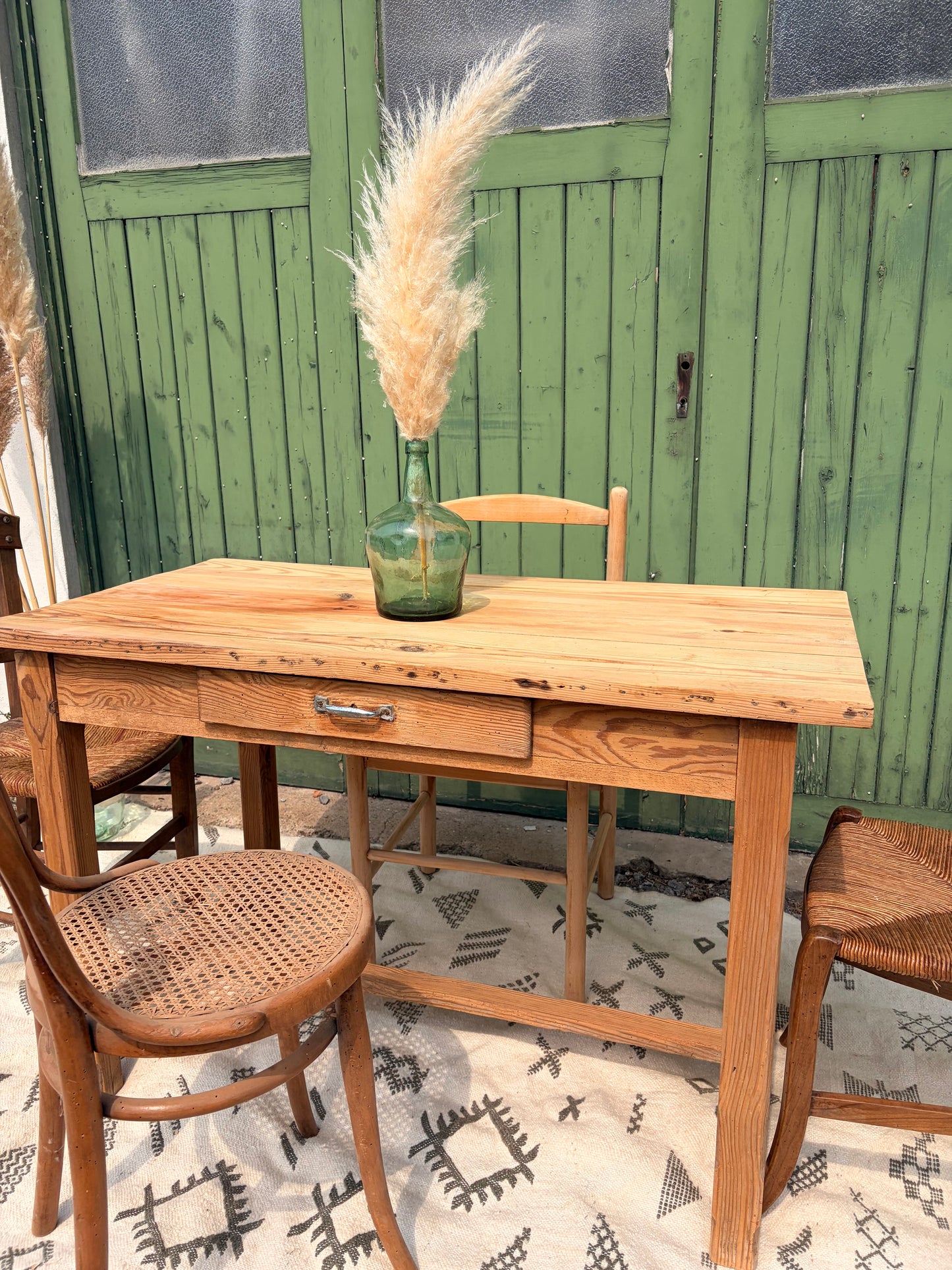Petite table de ferme en bois massif – Idéale cuisine ou petits espaces
