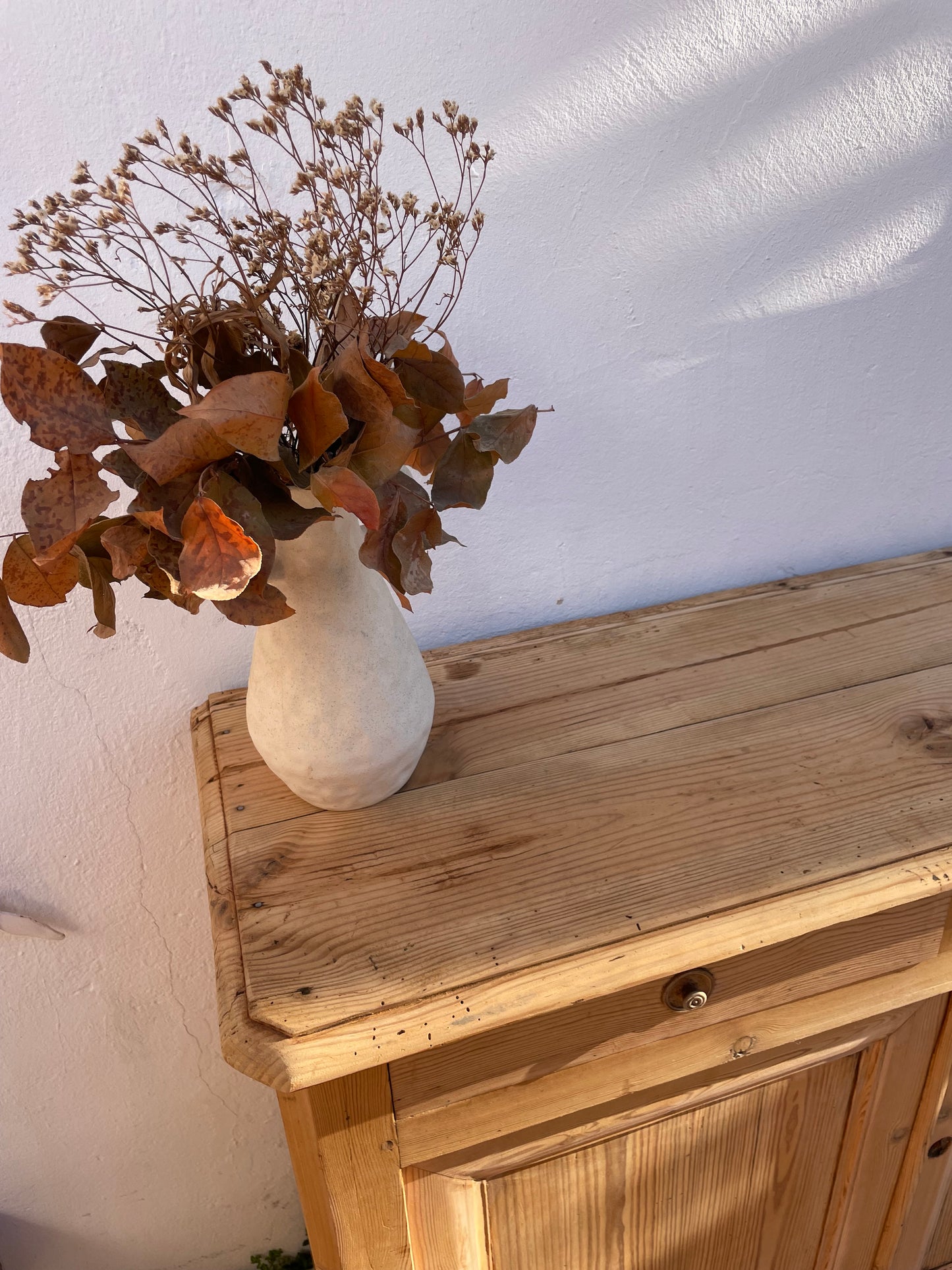 Buffet parisien ancien en bois massif – patine naturelle