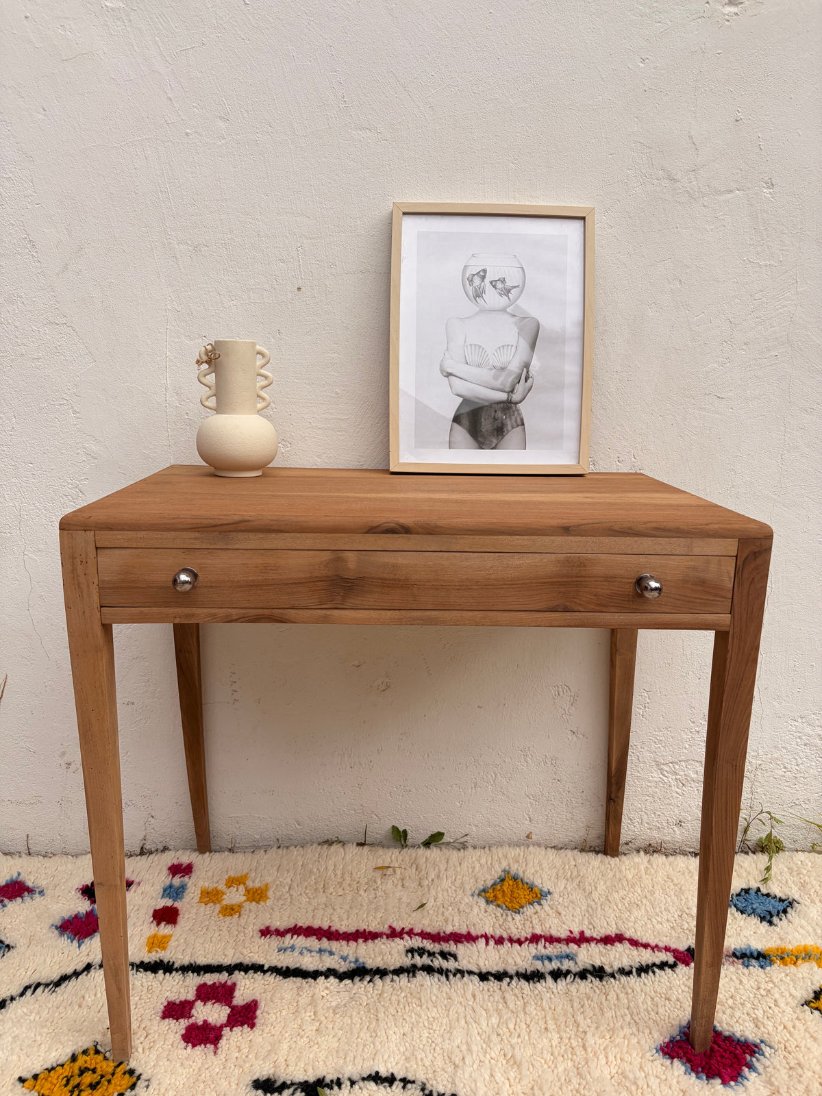 Petit bureau vintage en bois massif – tiroir & poignées chromées – 80 cm