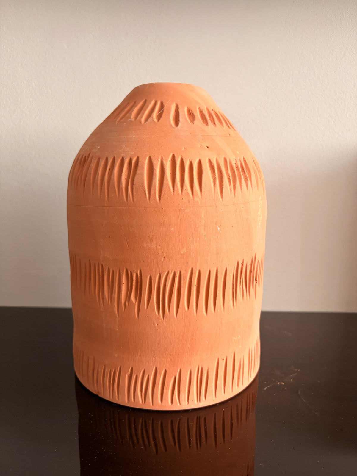 Suspension artisanale en terre cuite « Tazra » – Ø17 × H22 cm