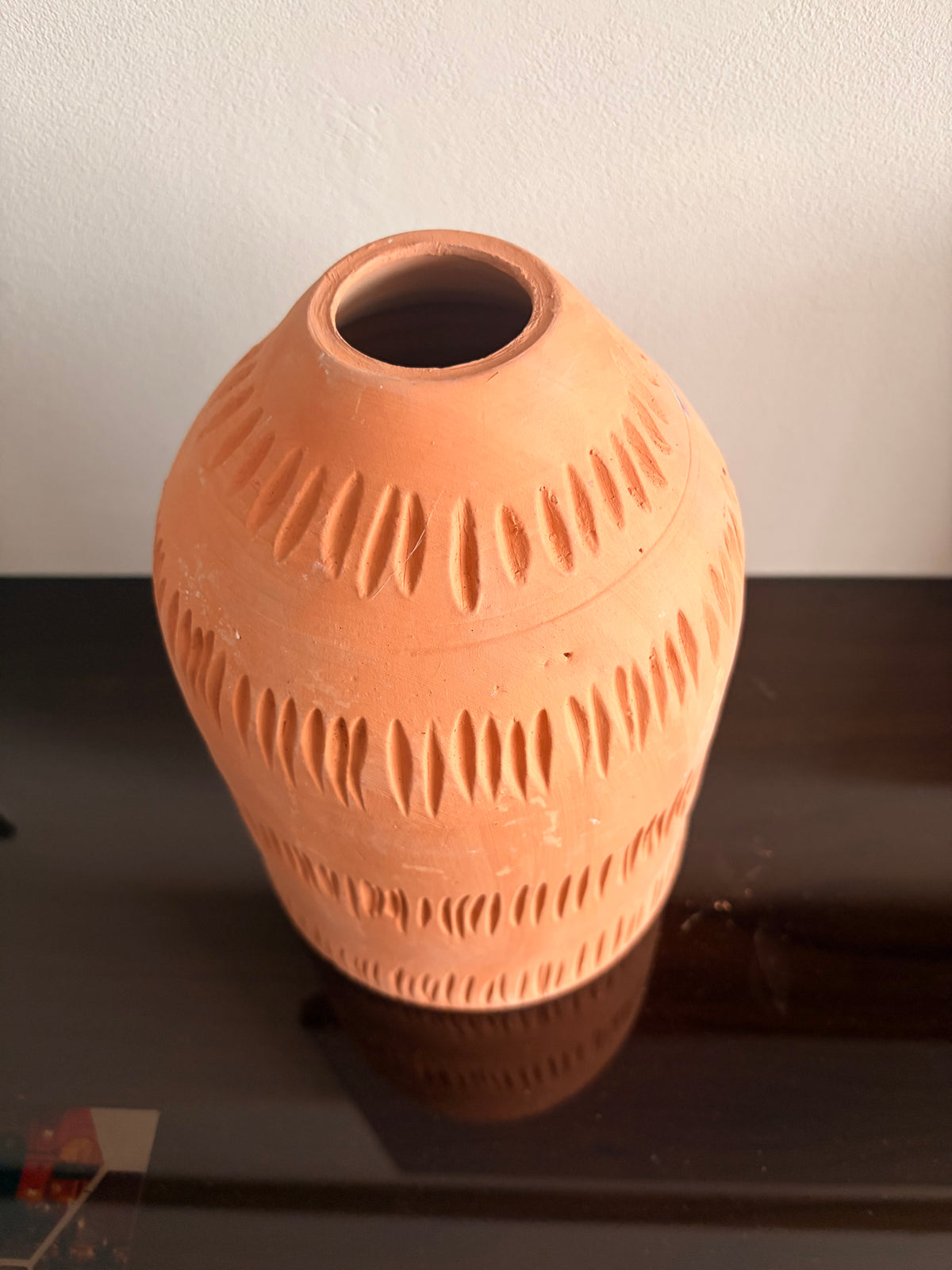Suspension artisanale en terre cuite « Tazra » – Ø17 × H22 cm