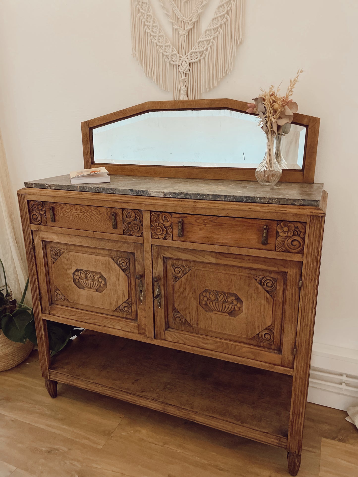 Buffet vintage art déco en bois brut avec marbre et miroir