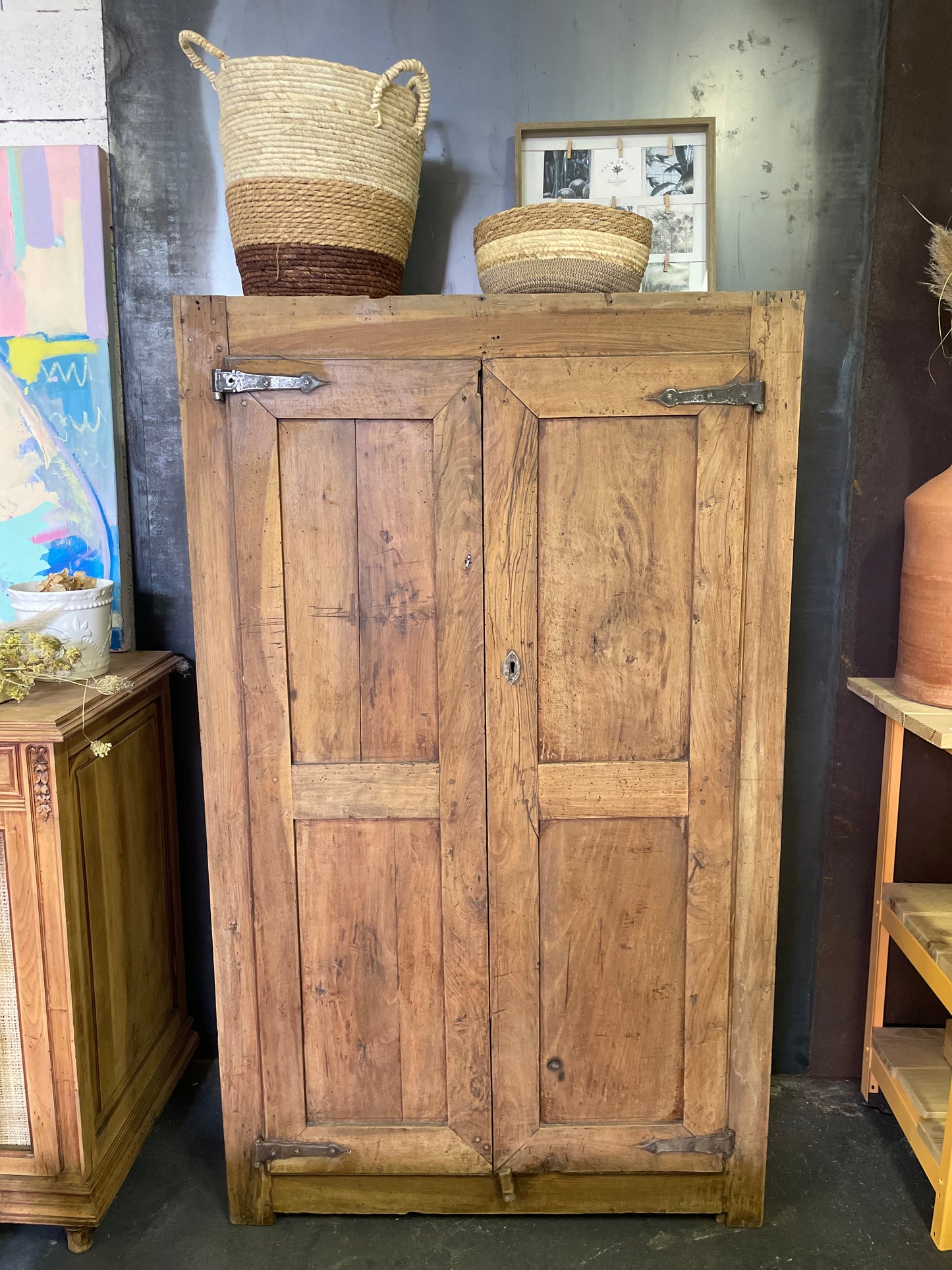 Armoire rustique vintage bois brut