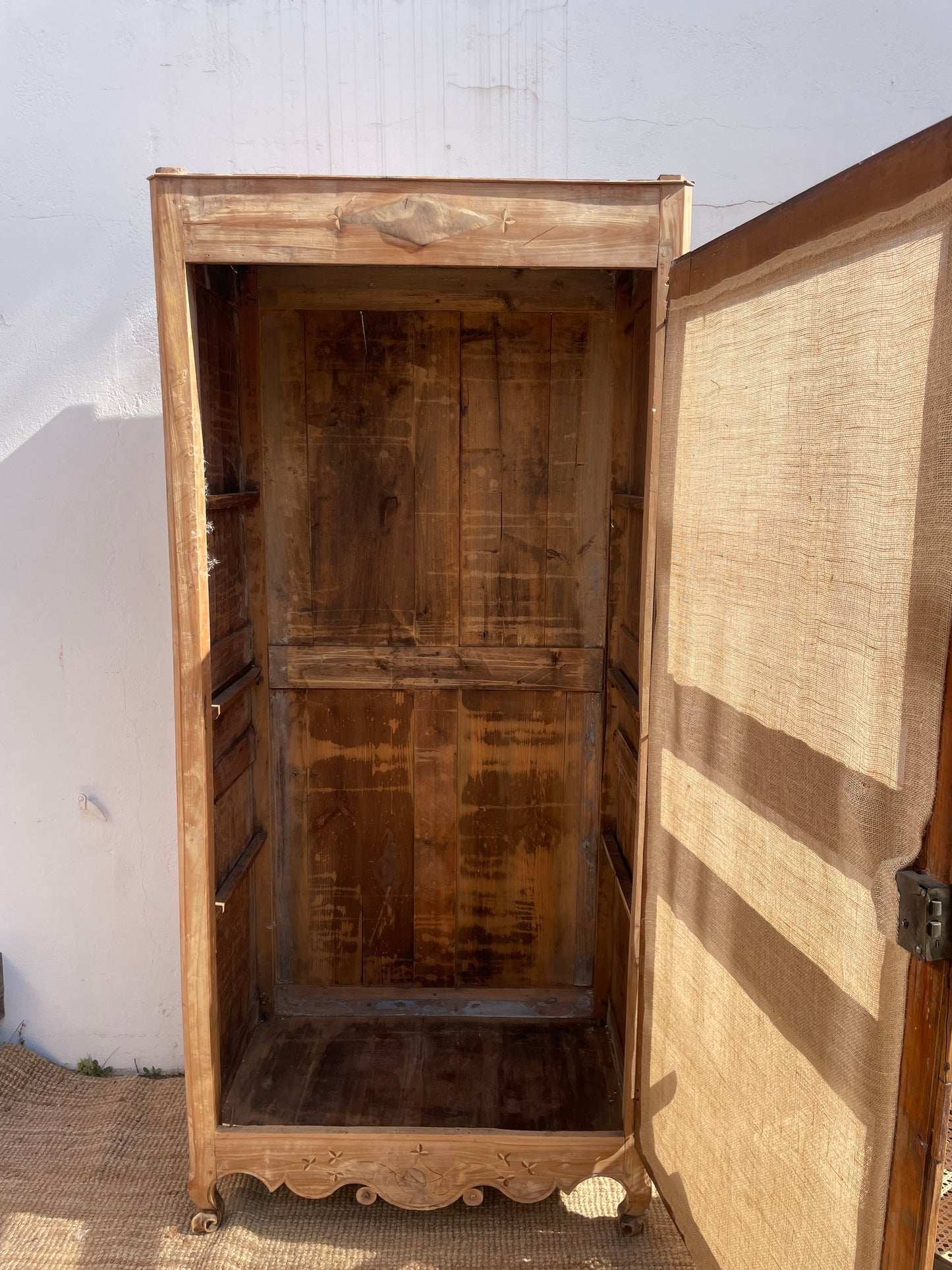Grande armoire ancienne bois & toile de jute