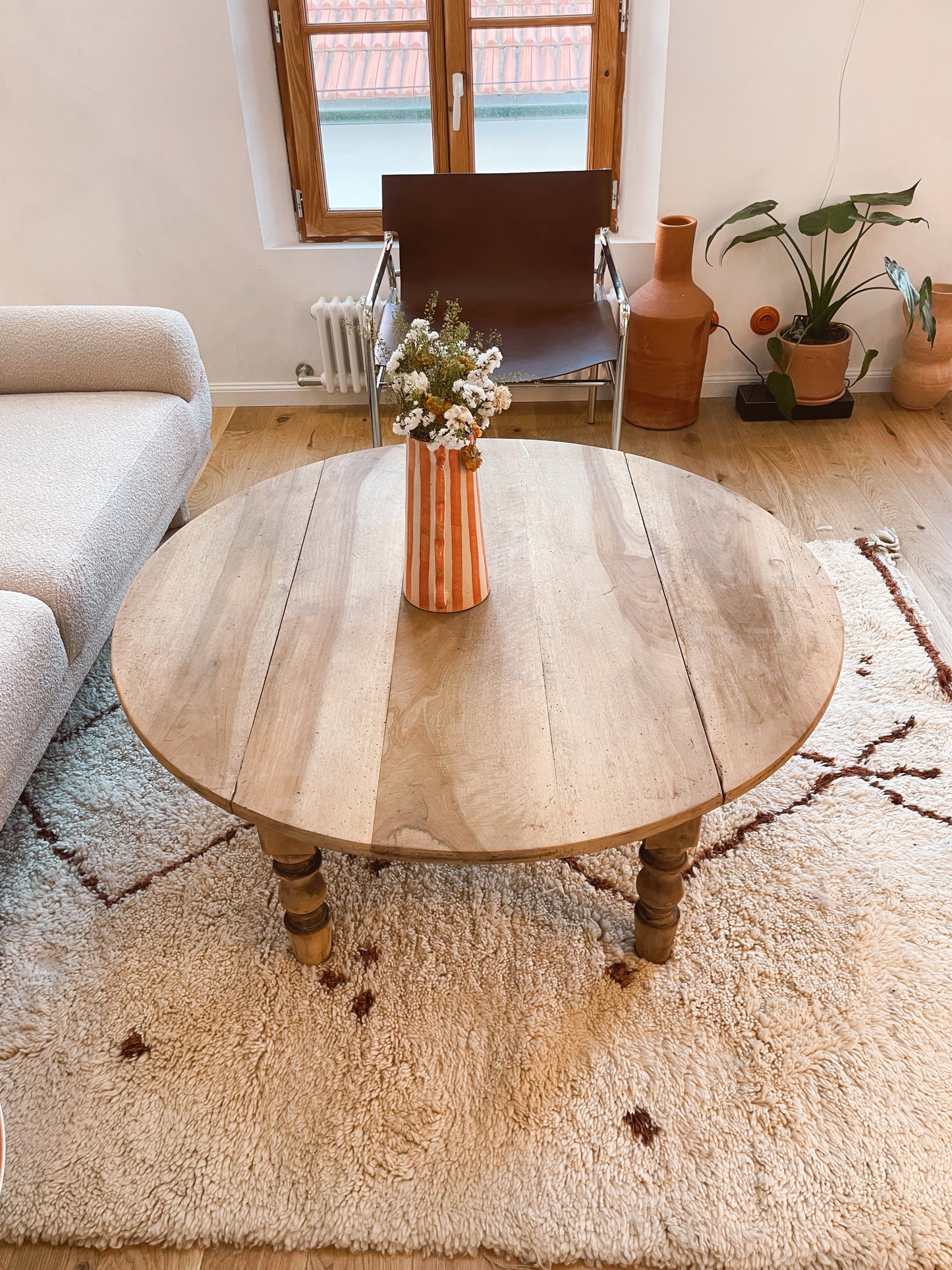 Table basse ronde en bois massif – plateau à abattants