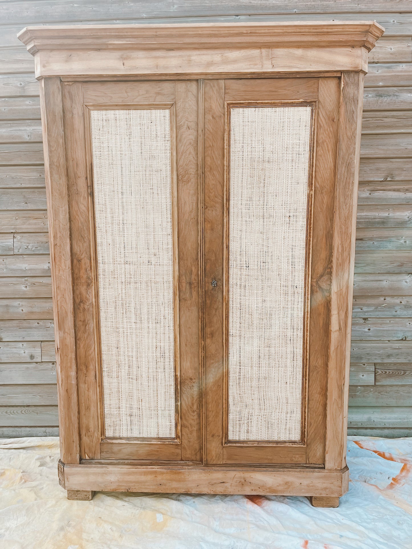 Armoire / Penderie vintage bois brut et Raphia