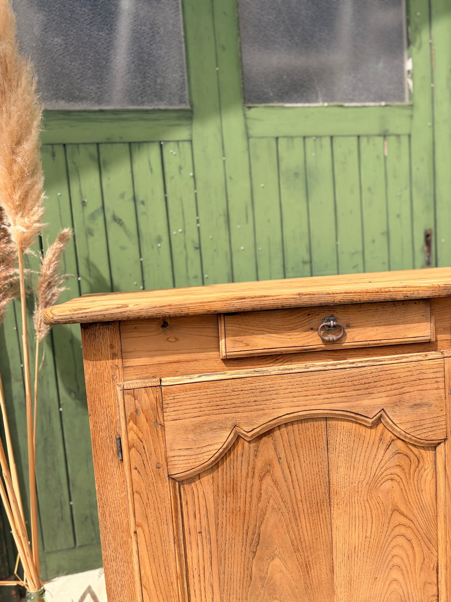 Buffet ancien en bois massif décapé – 160 cm