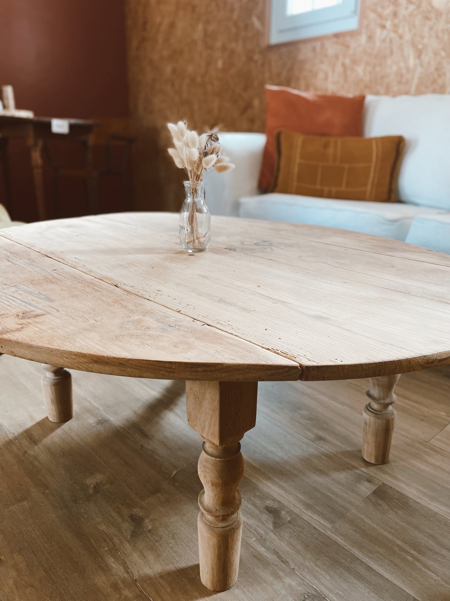 Table basse ovale en bois brut vintage