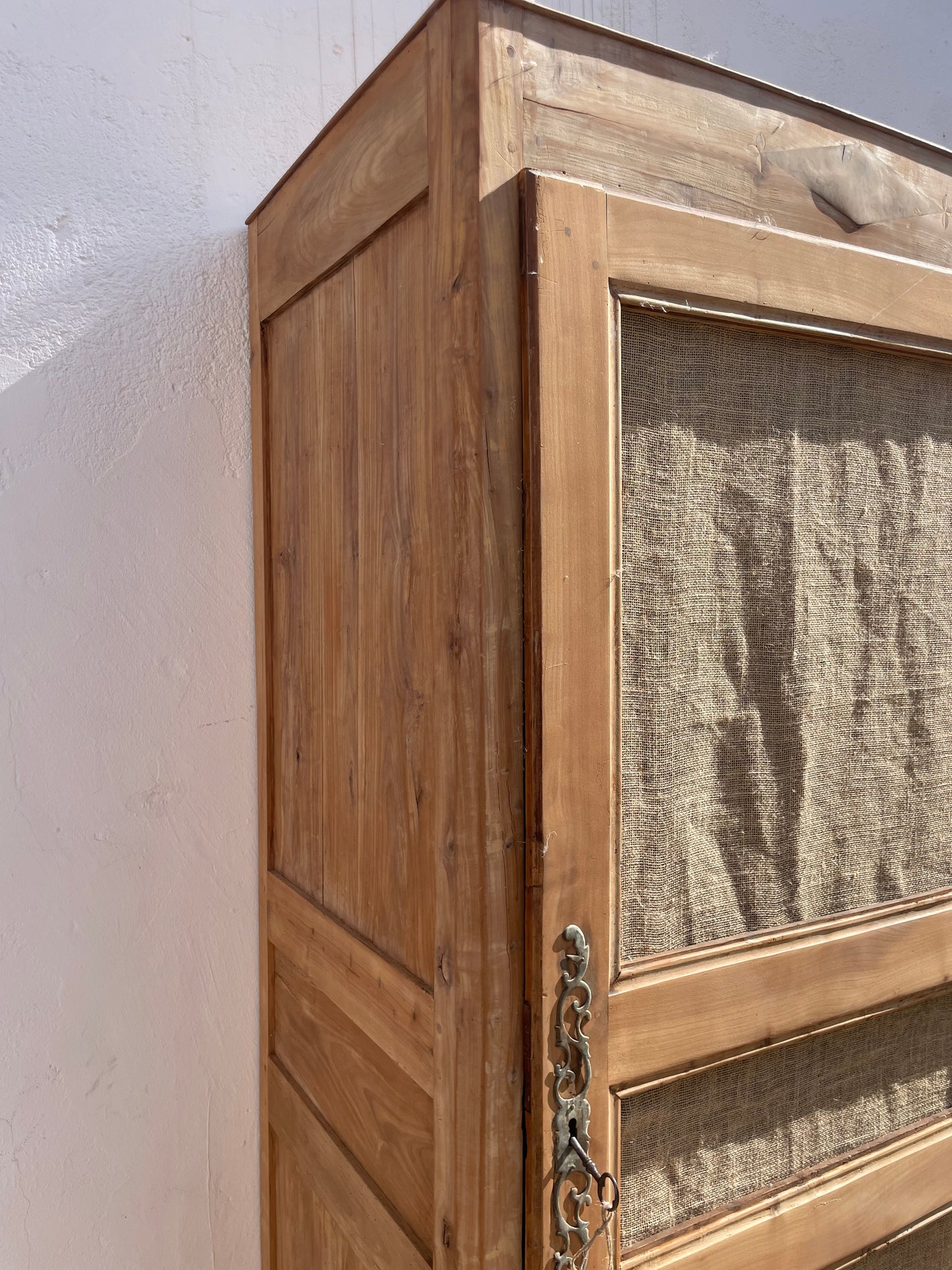 Grande armoire ancienne bois & toile de jute