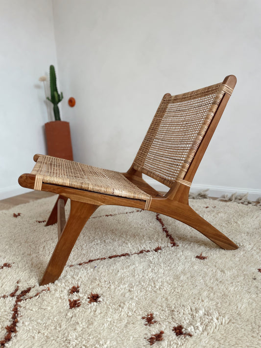 Fauteuil bas en bois massif et rotin — fabrication artisanale Bali