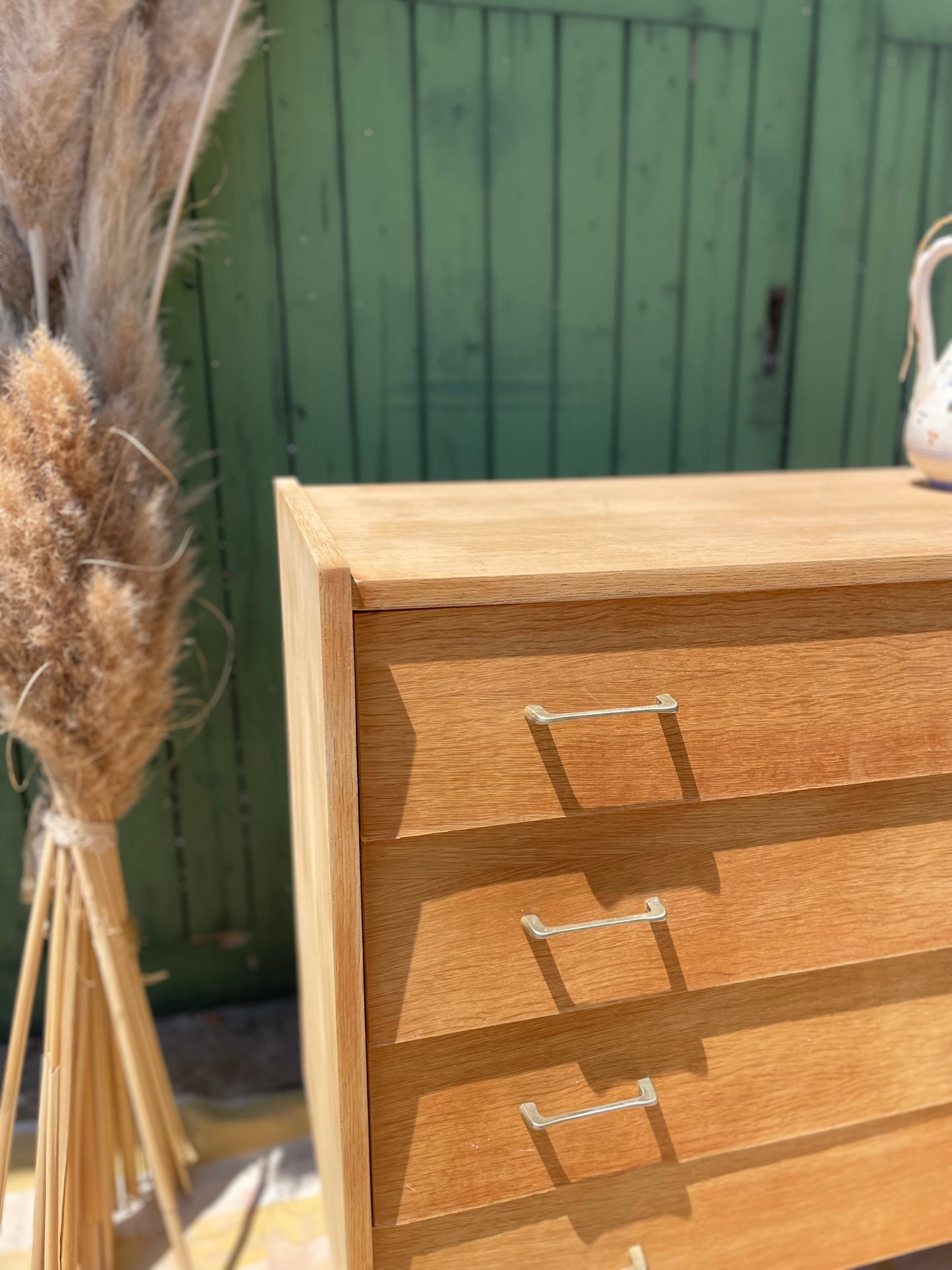 Commode vintage bois décapé pieds fuseaux