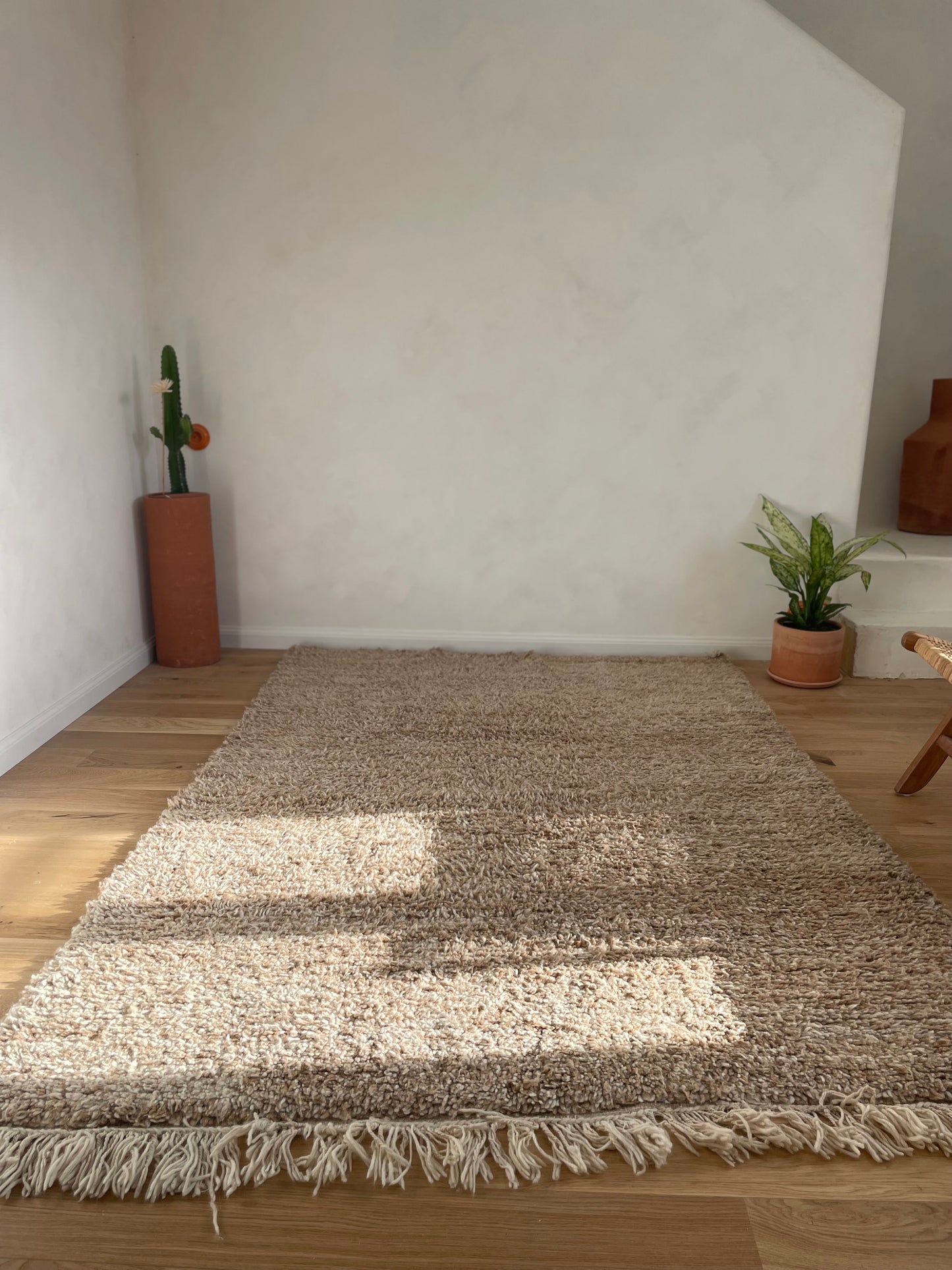 Tapis Beni Ouarain vintage – Laine naturelle beige et marron chiné – 225 x 160 cm