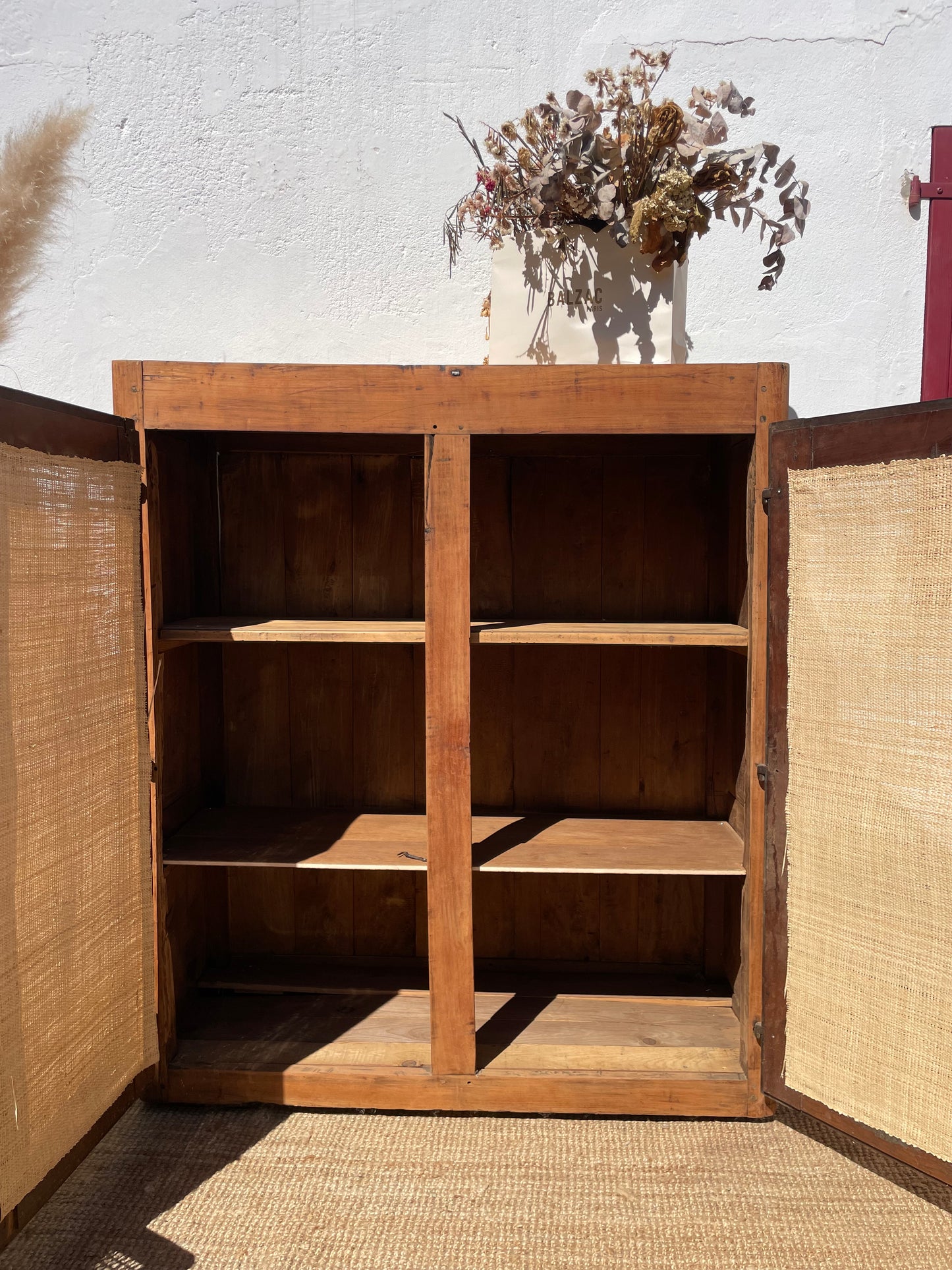 Buffet / Armoire vintage bois brut et raphia