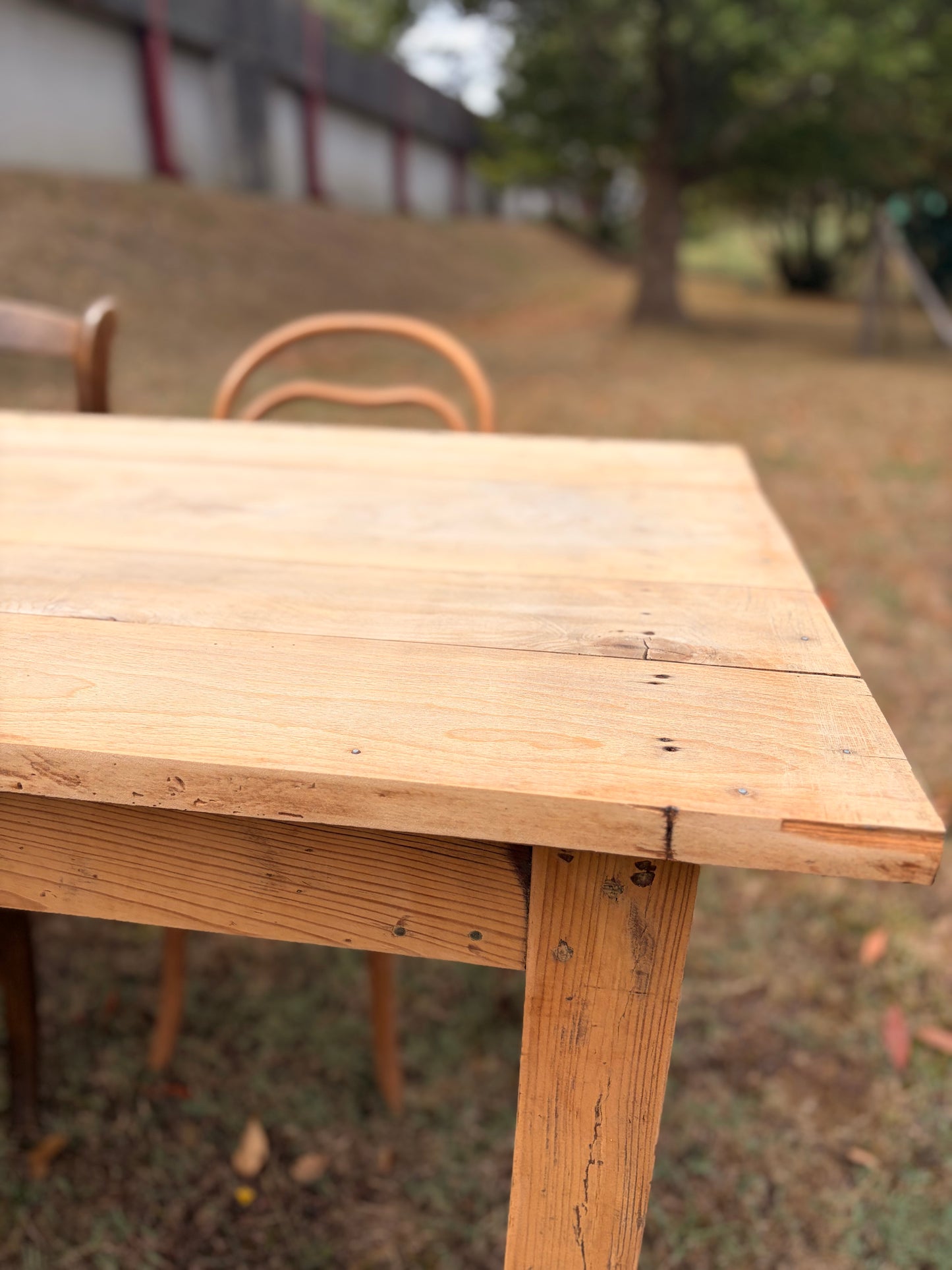 Grande table de ferme ancienne en bois massif 250 cm | Table de restaurant vintage – Pépiterie