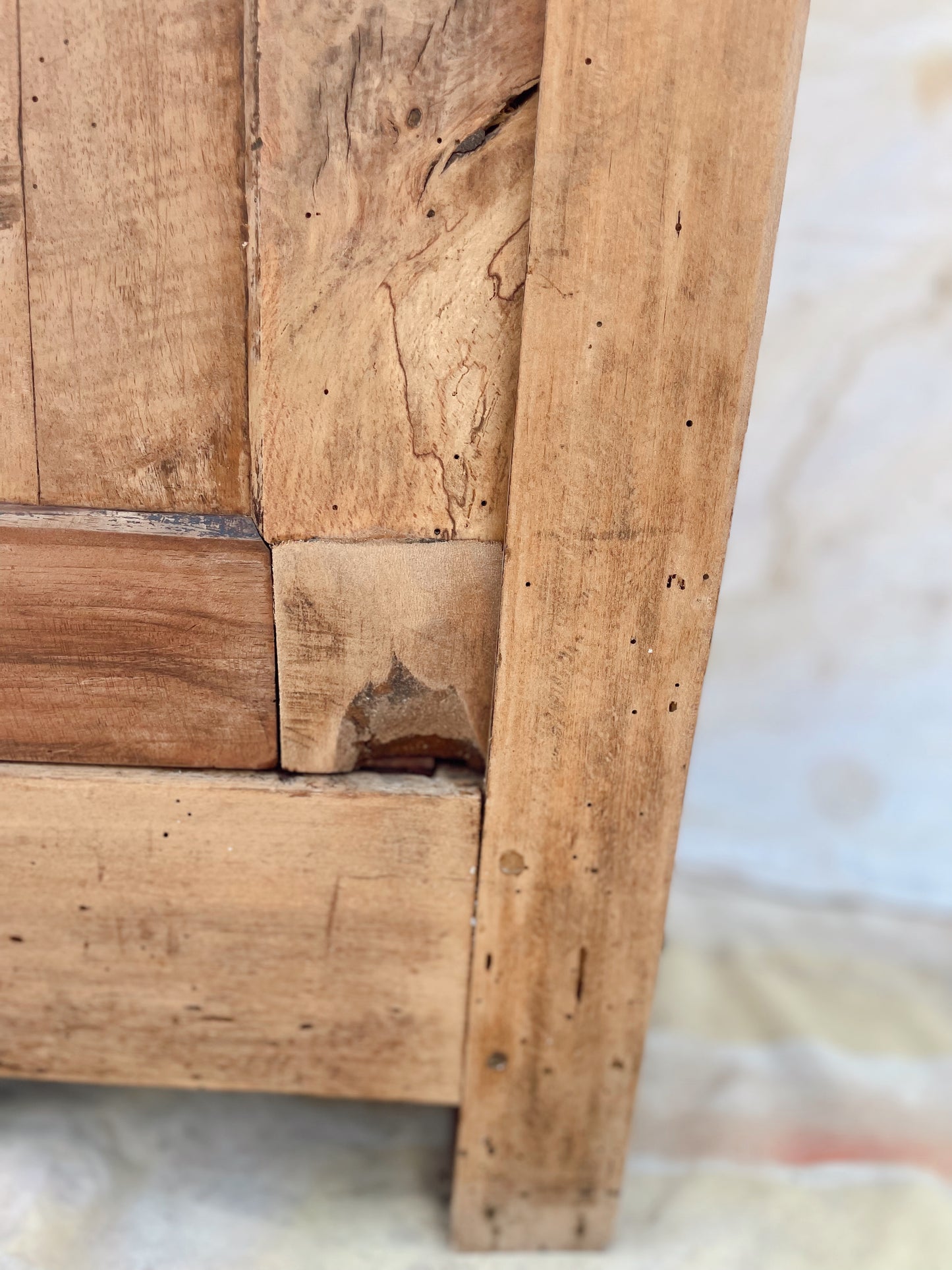 Buffet parisien  en  bois brut et décapé