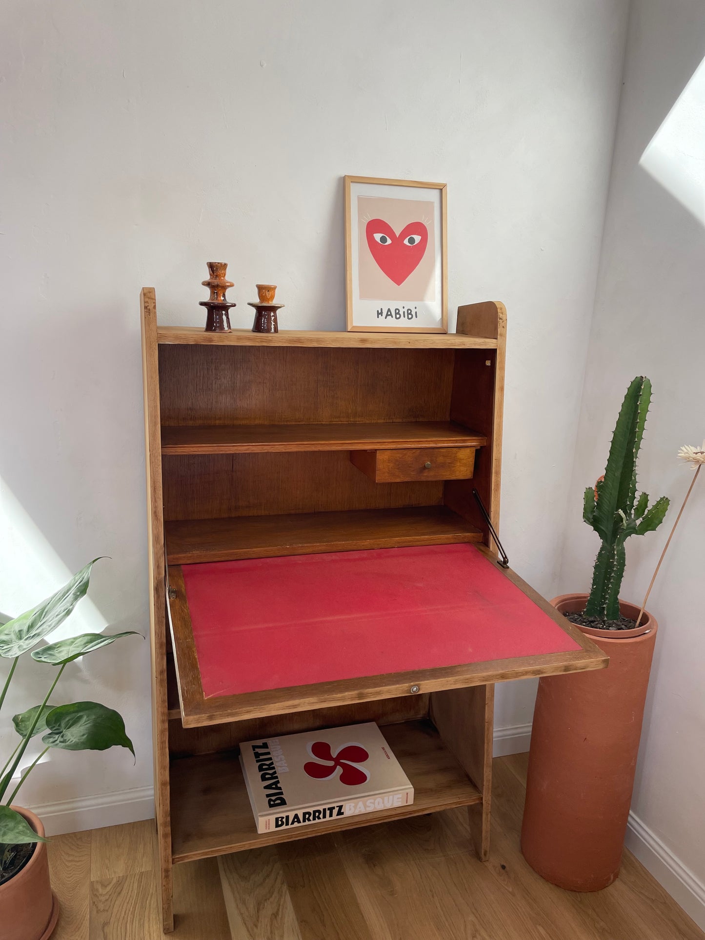 Secrétaire vintage en bois — petit bureau avec abattant et étagères