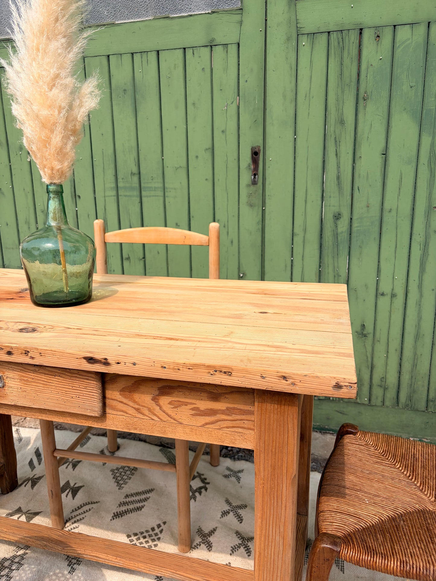 Petite table de ferme en bois massif – Idéale cuisine ou petits espaces