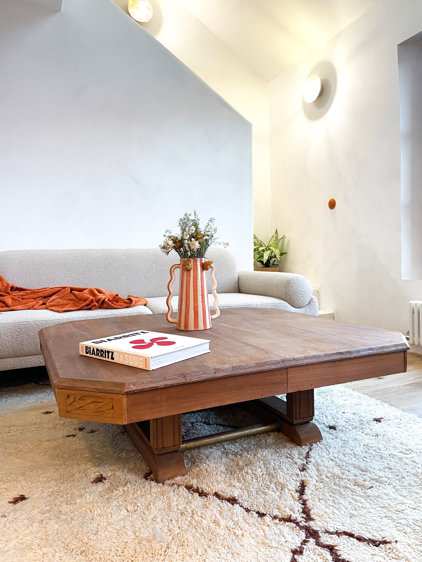 Grande table basse vintage en bois – table basse bohème