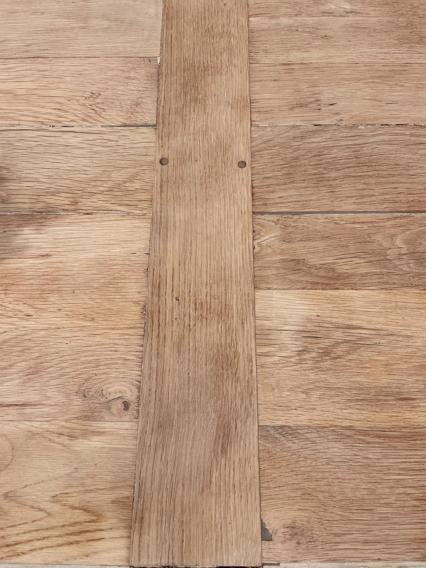 Grande table de ferme en bois décapé – 220 x 90 cm