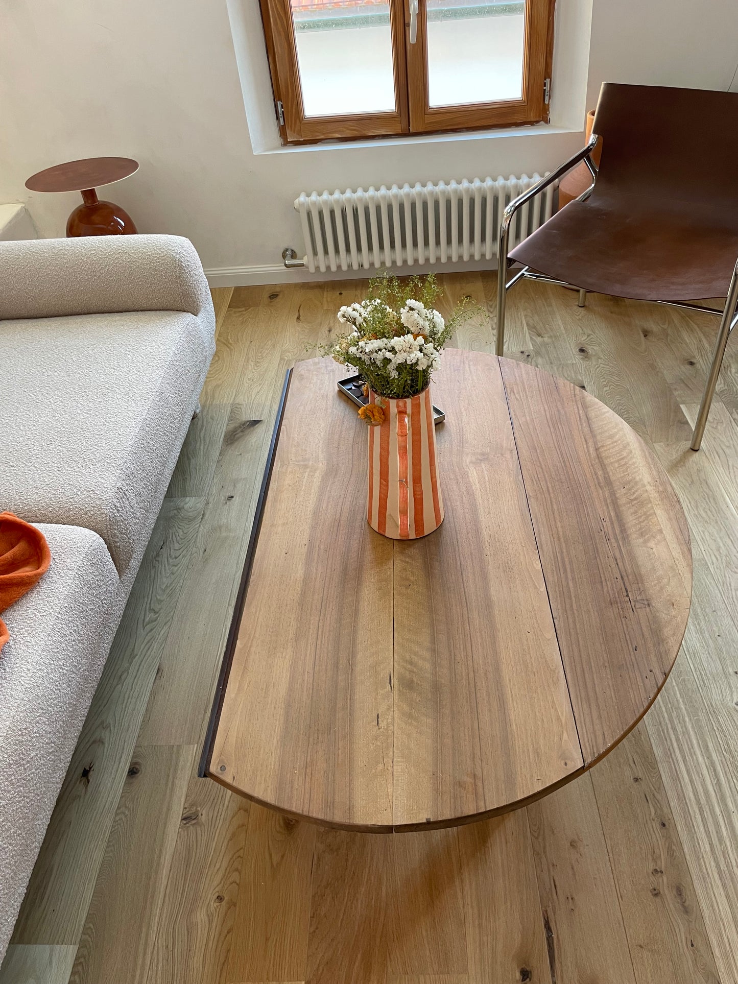 Table basse vintage ovale en bois massif – plateau rabattable