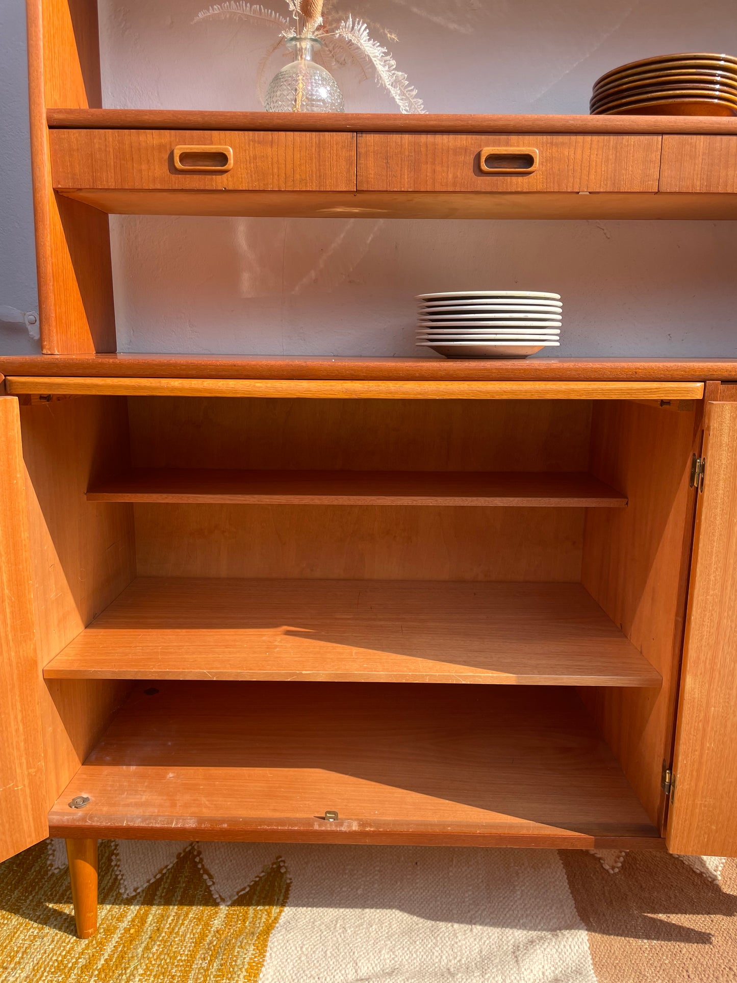 Vaisselier scandinave vintage en teck – Années 1960