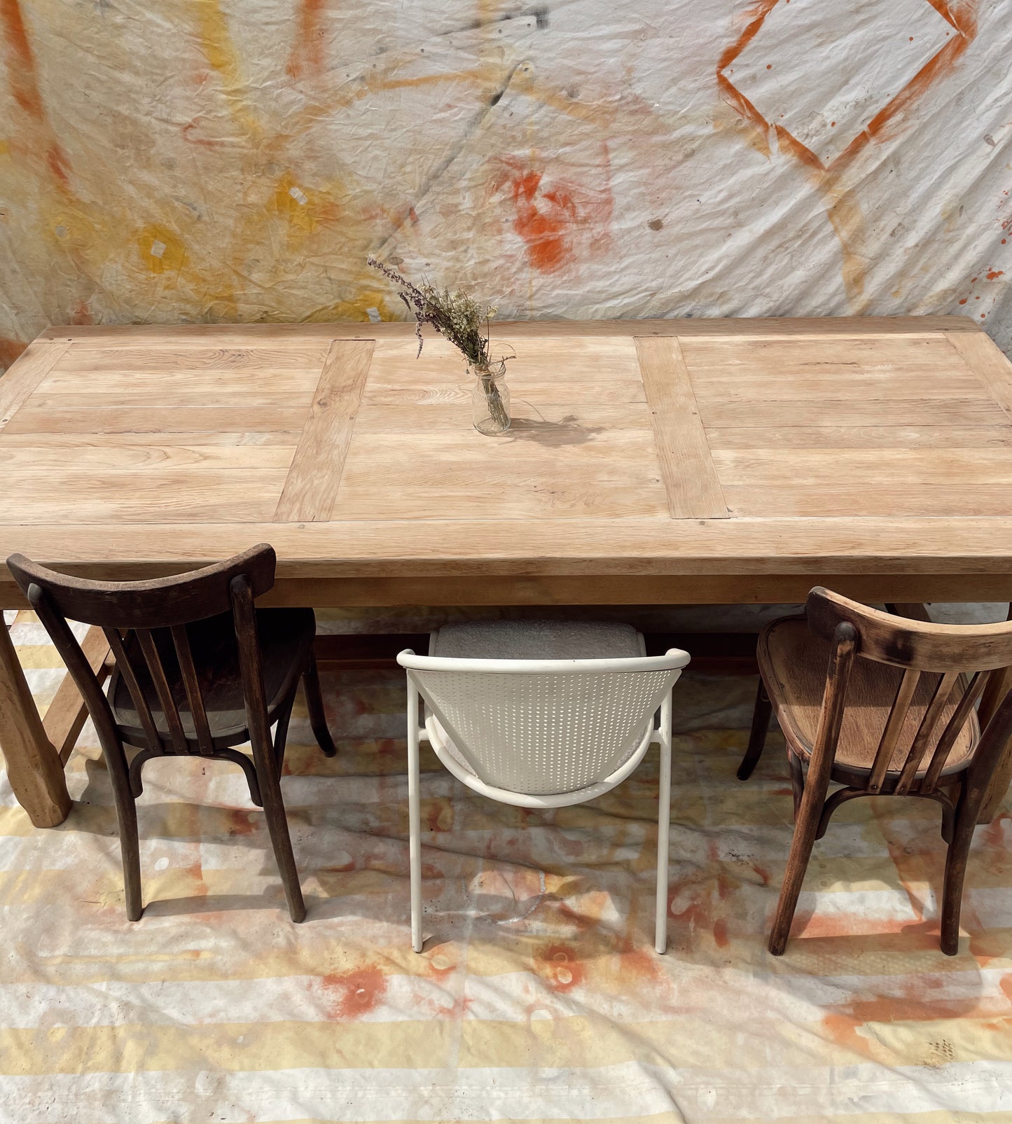 Grande table de ferme en bois décapé – 220 x 90 cm