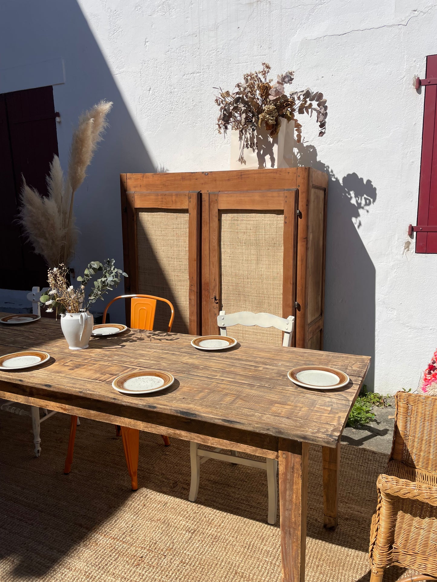 Table de Ferme Basque — L’Âme des Grandes Tablées
Pin des Landes · Fin XIXe siècle · 230 × 75 × 75 cm