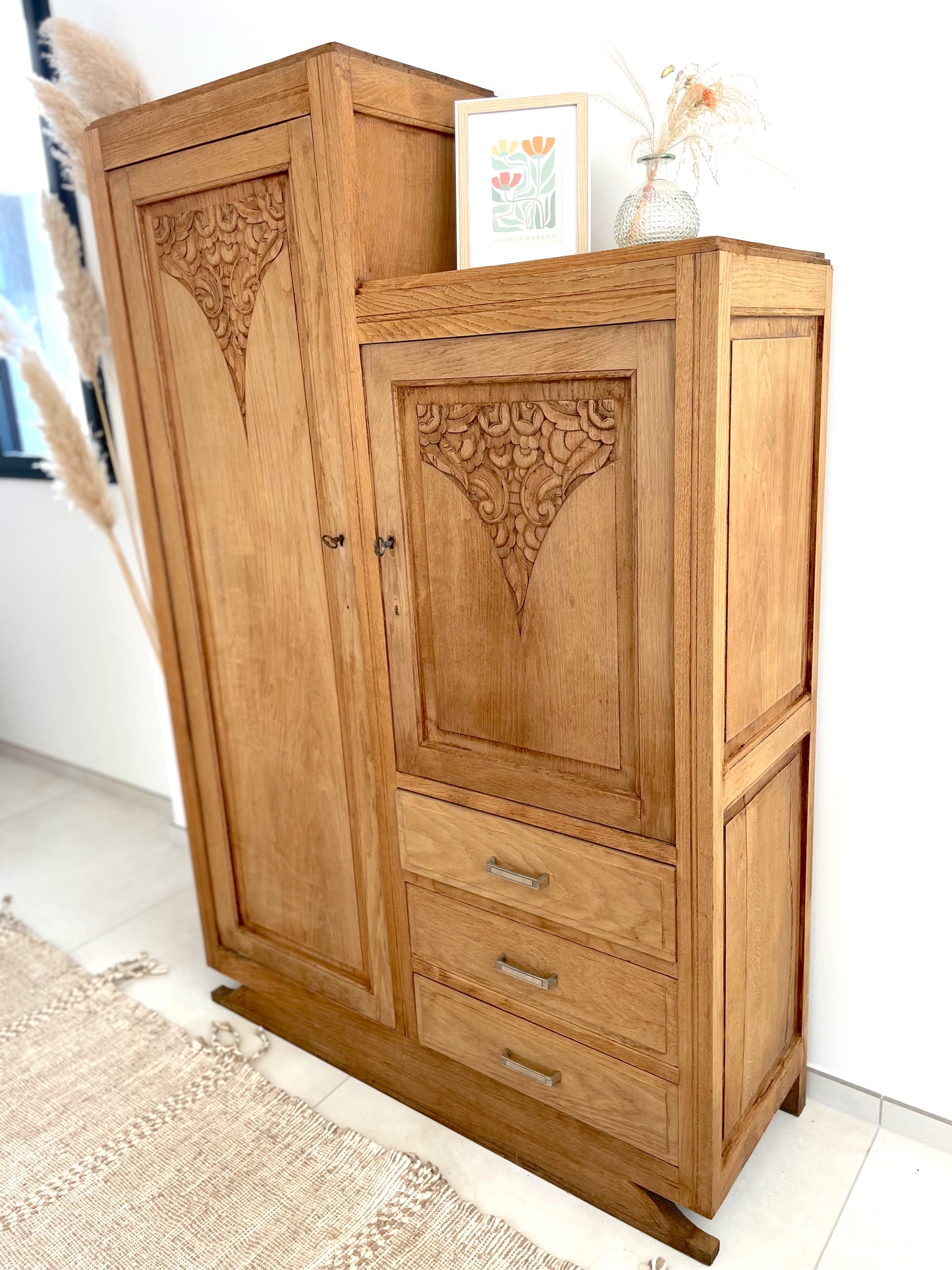 « Sym-Sym », Armoire Asymetrique Art deco bois brut