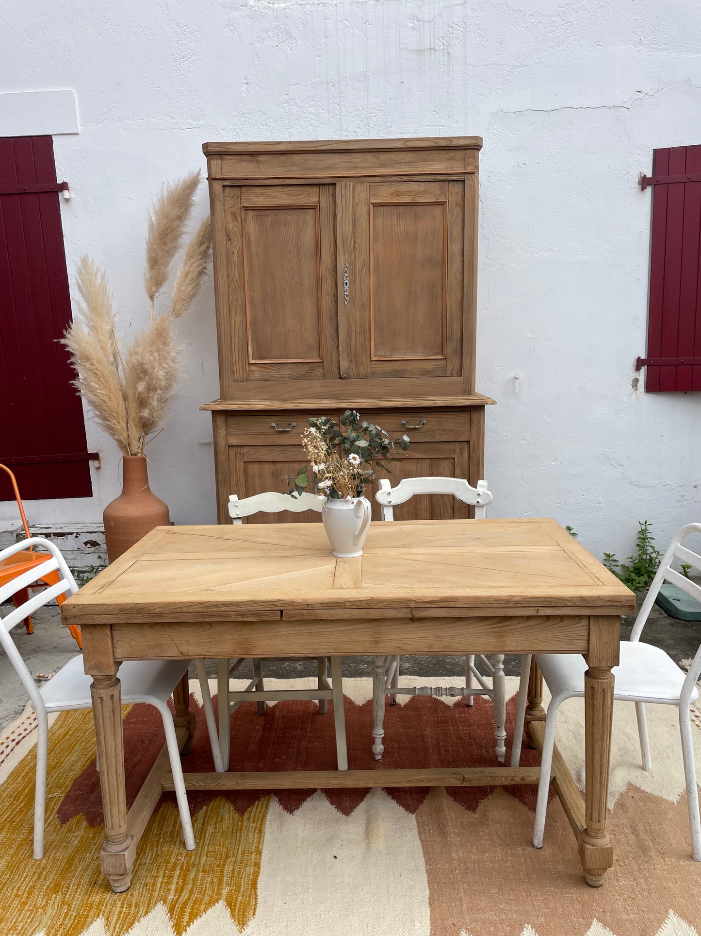 Buffet 2 corps ancien / vaisselier en bois massif – rénové & décapé