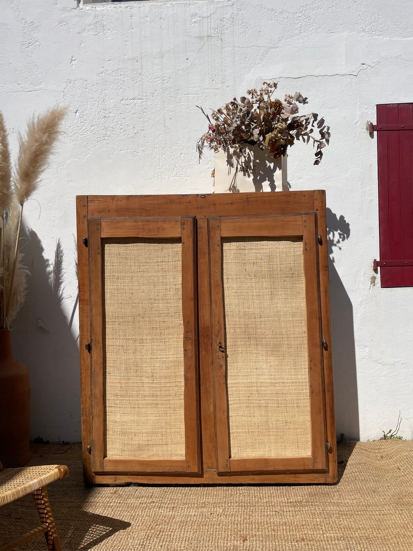Buffet / Armoire vintage bois brut et raphia