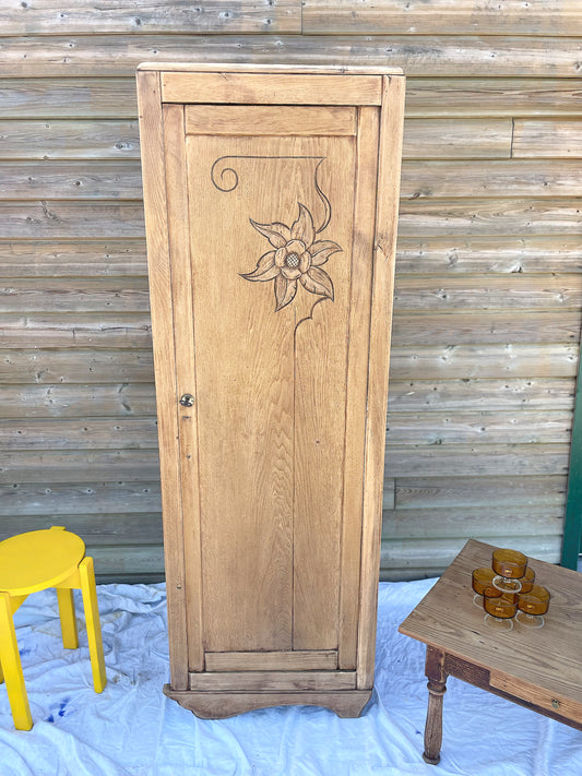 « Homme de Fleurs» , Armoire vintage bois brut, 1 porte