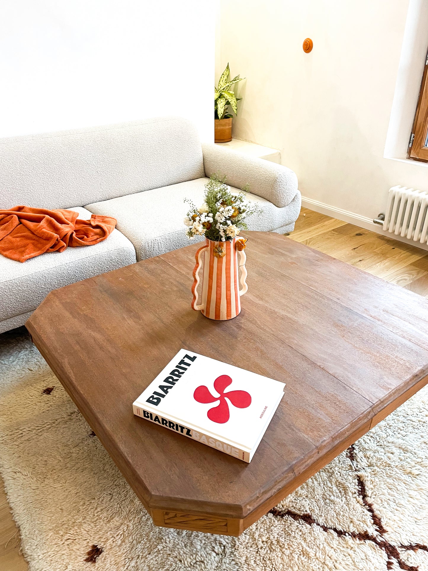 Grande table basse vintage en bois – table basse bohème