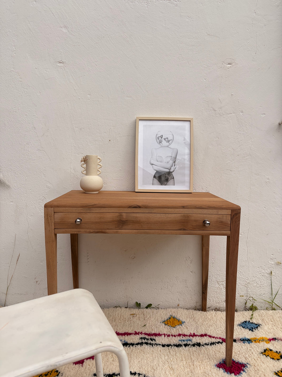 Petit bureau vintage en bois massif – tiroir & poignées chromées – 80 cm