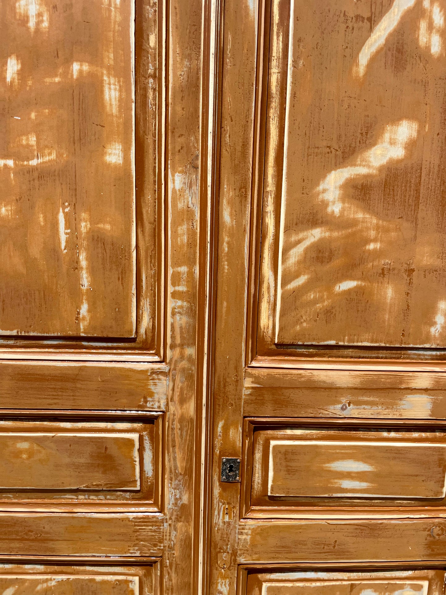 Grande armoire ancienne en bois massif – Esprit Wabi-Sabi – 215 x 125 x 62 cm