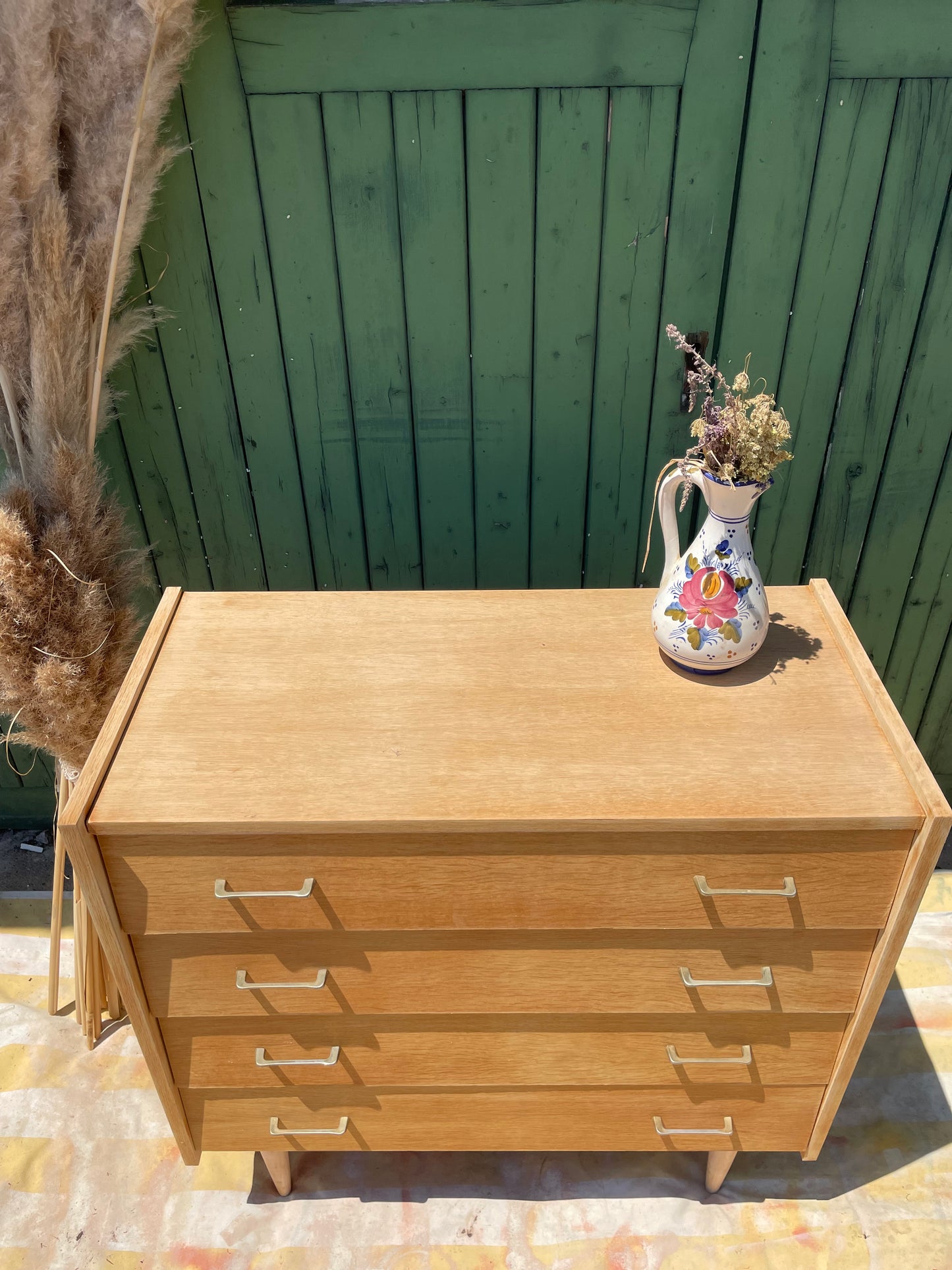 Commode vintage bois décapé pieds fuseaux