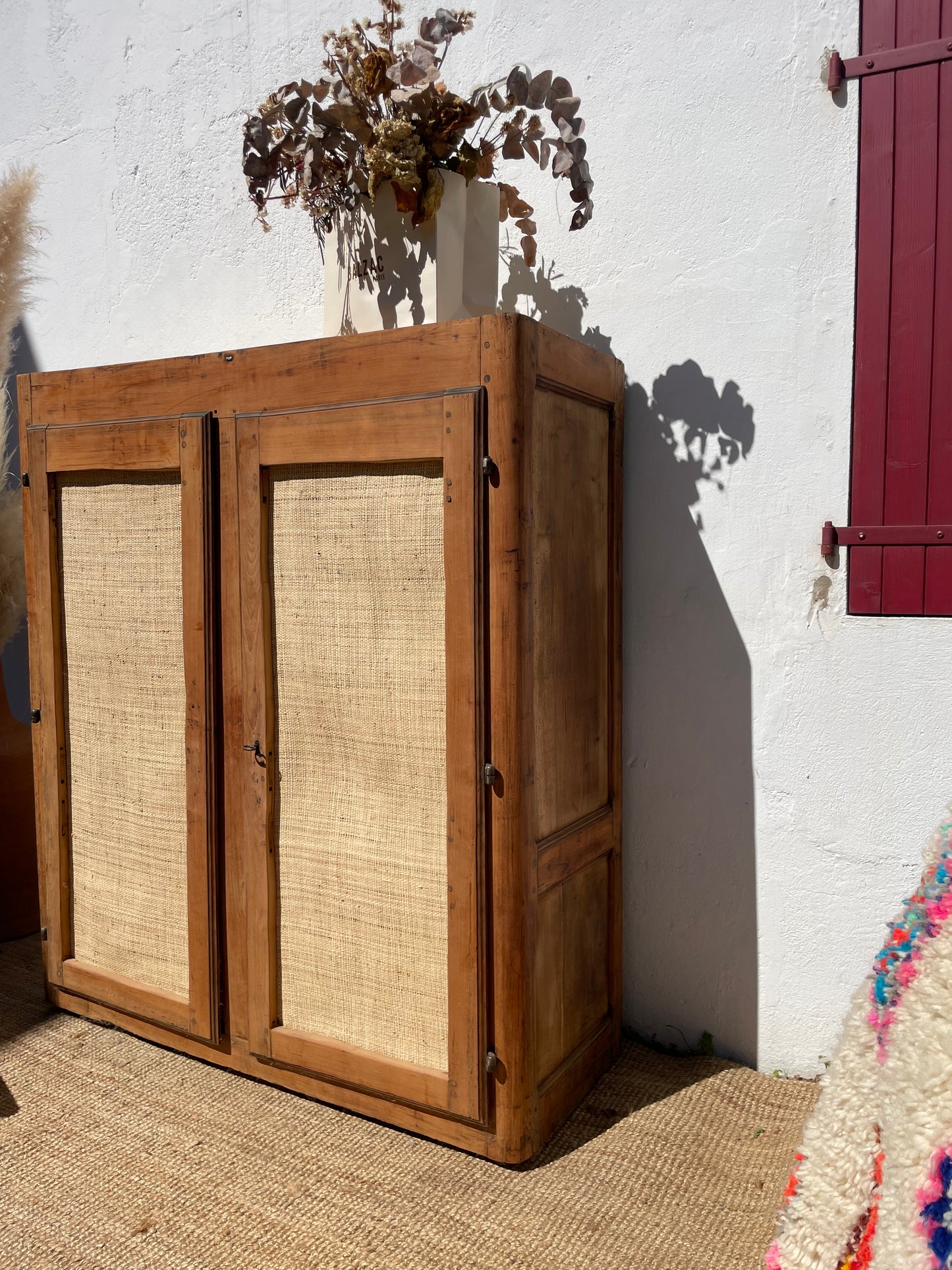 Buffet / Armoire vintage bois brut et raphia